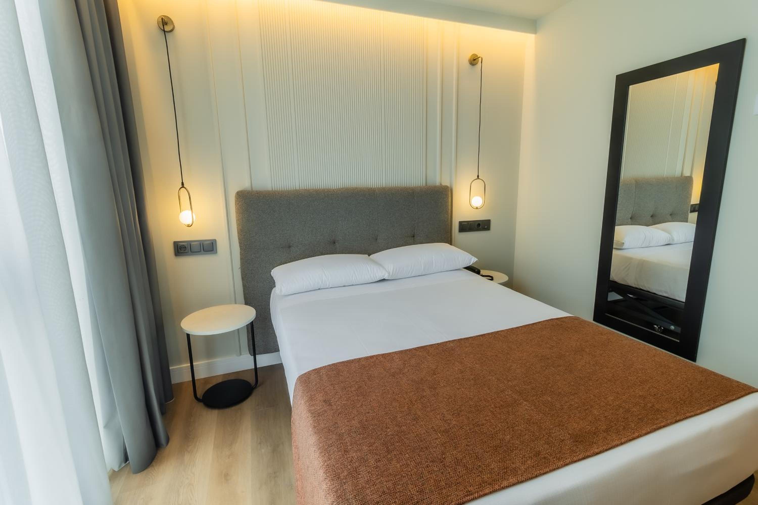 Double Room - Photo 11