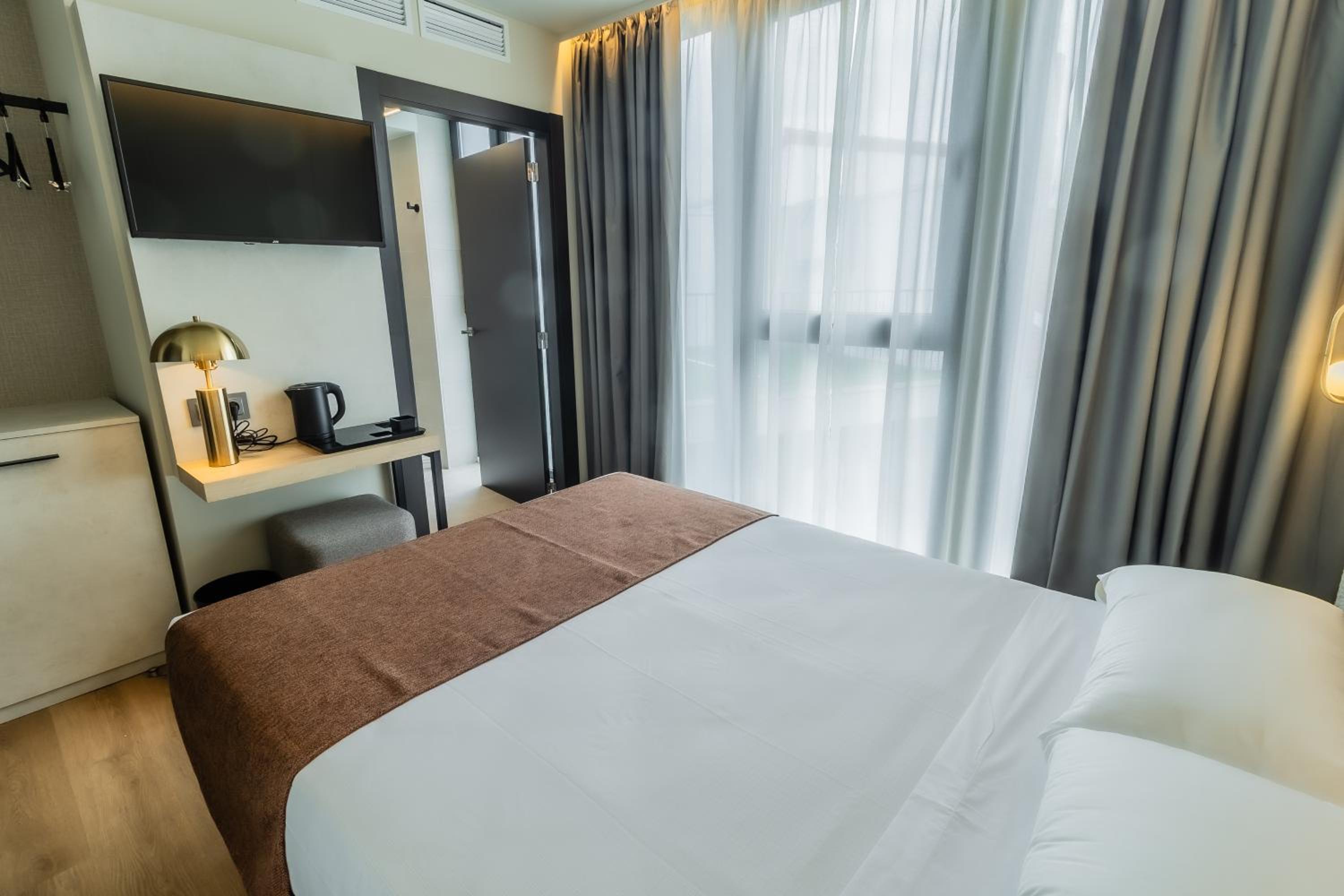 Double Room - Photo 12