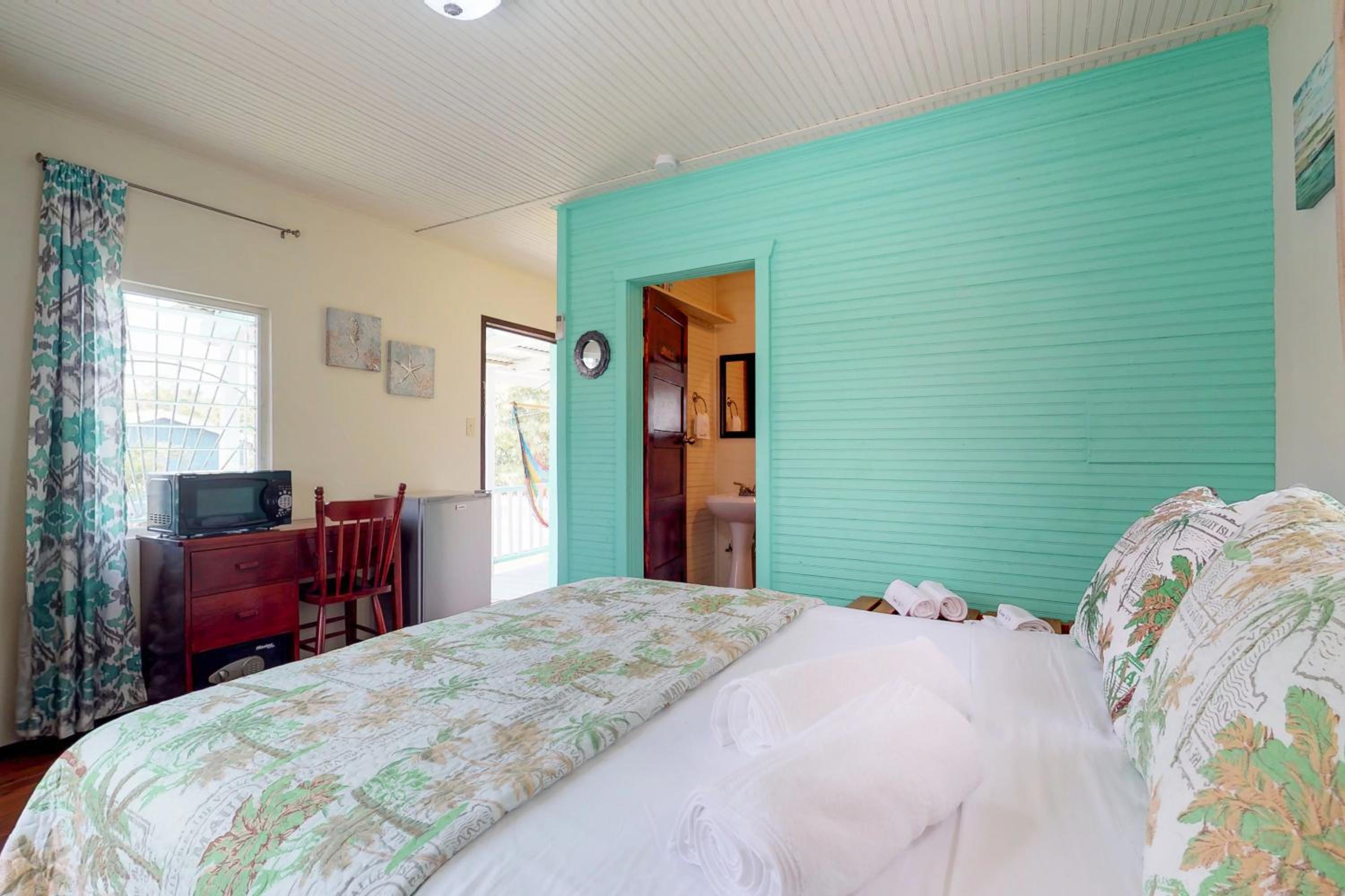 Two-Bedroom House photo 3