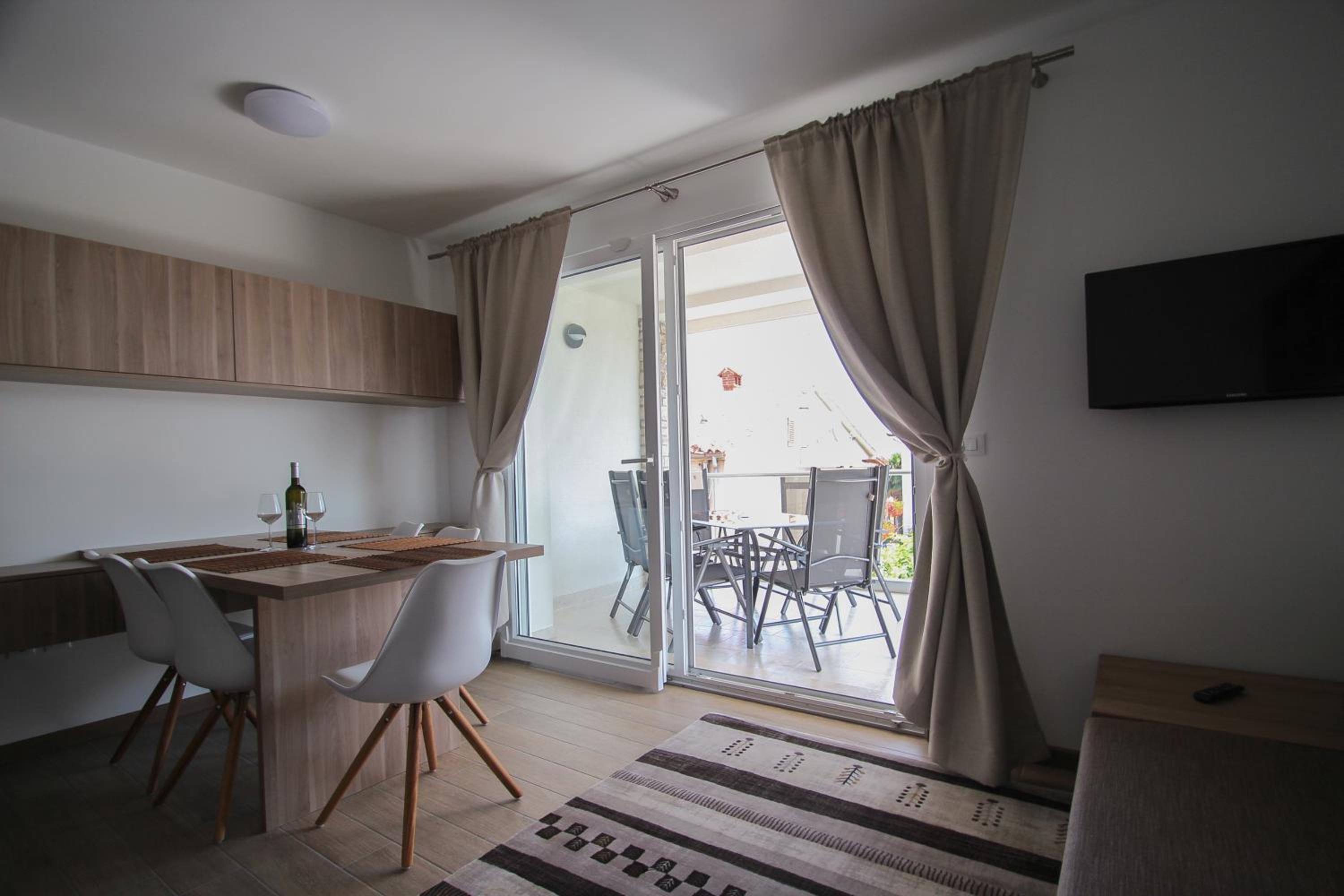One-Bedroom Apartment with Terrace photo 3