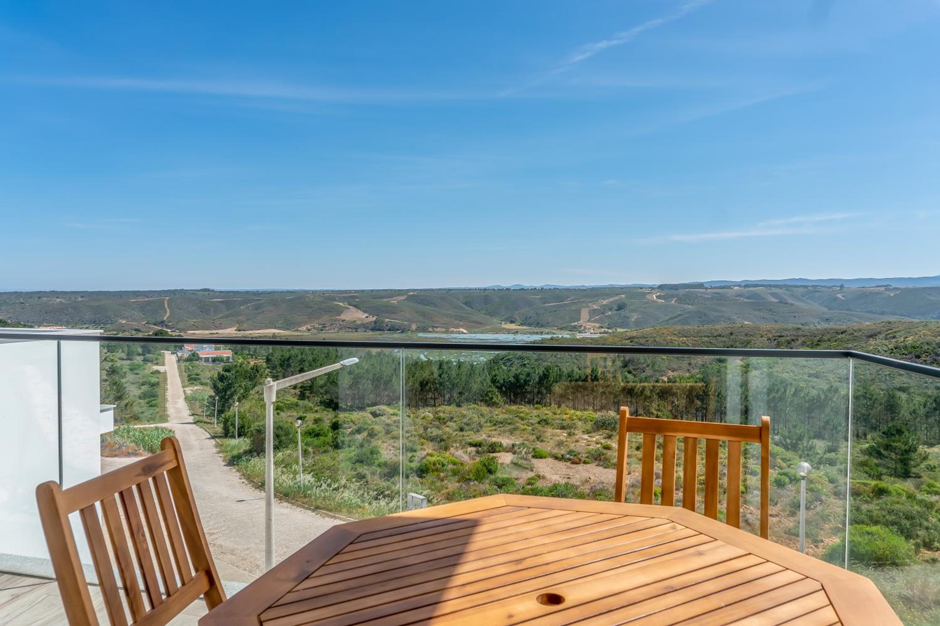 Two-Bedroom Apartment with Ocean View photo 2