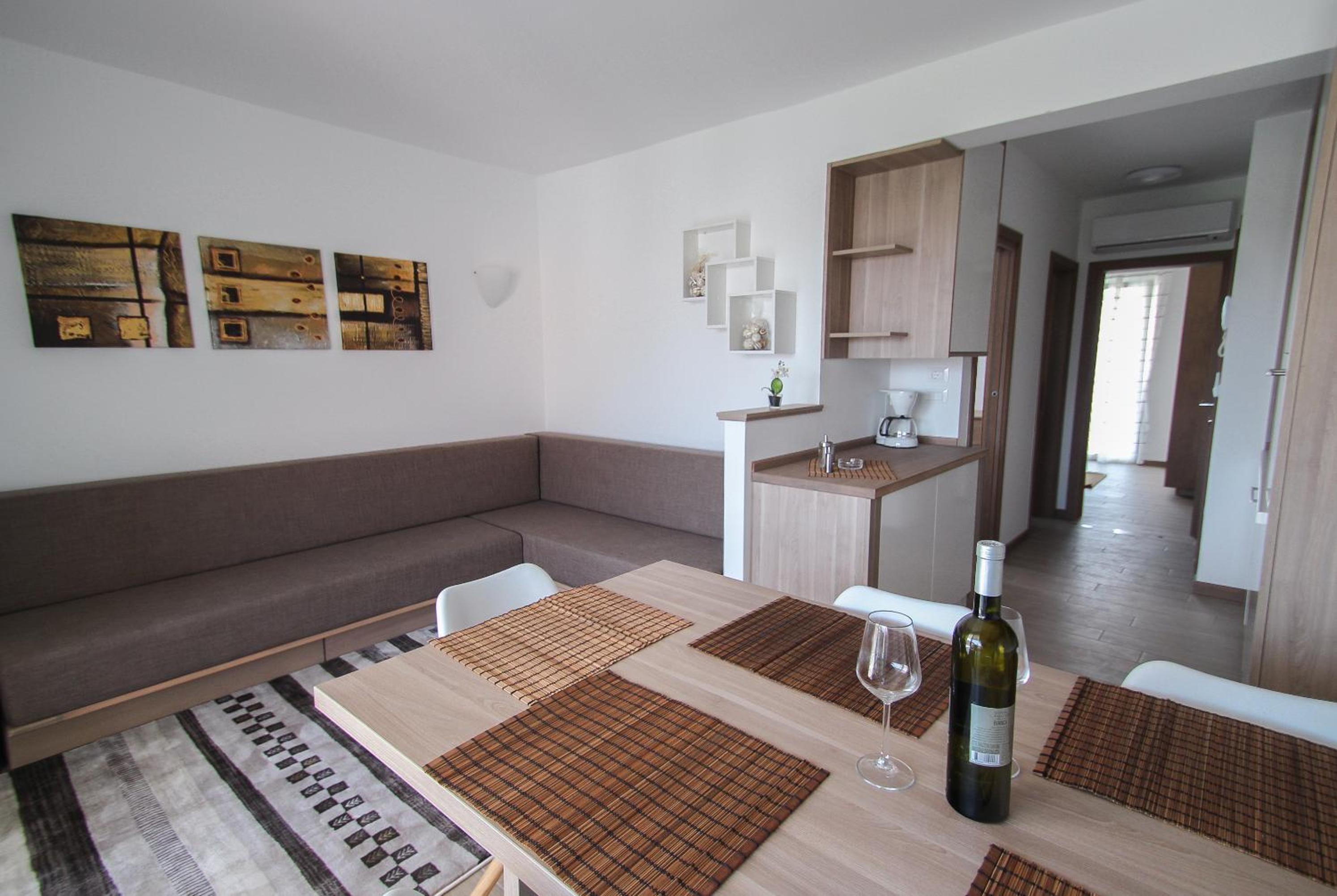One-Bedroom Apartment with Terrace photo 1