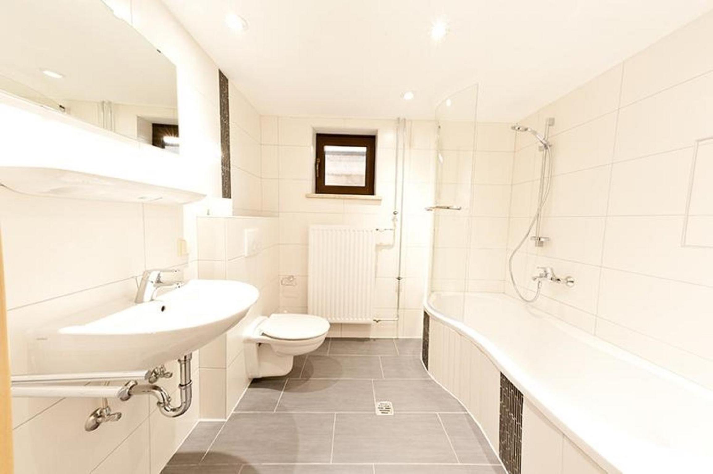 Four-Bedroom House photo 3