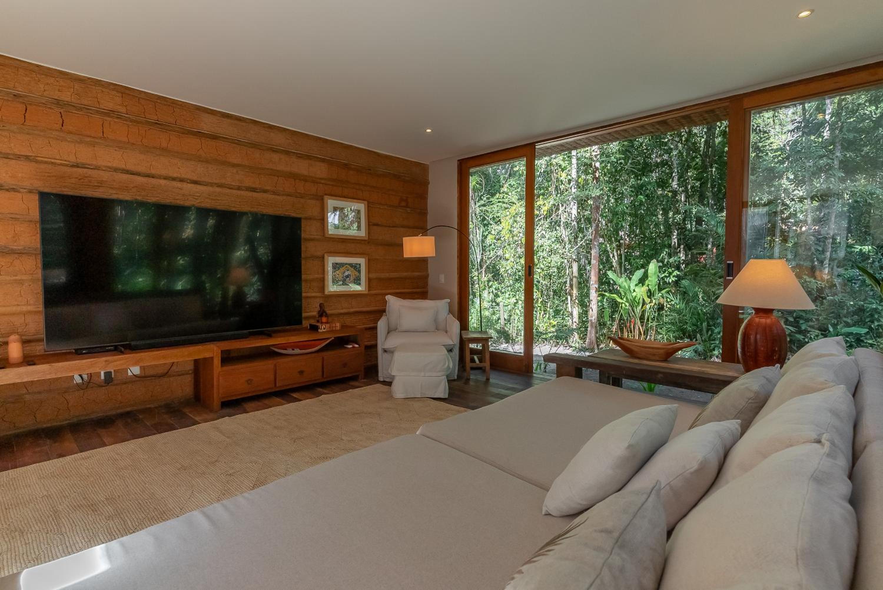 King Suite with Balcony - Photo 34