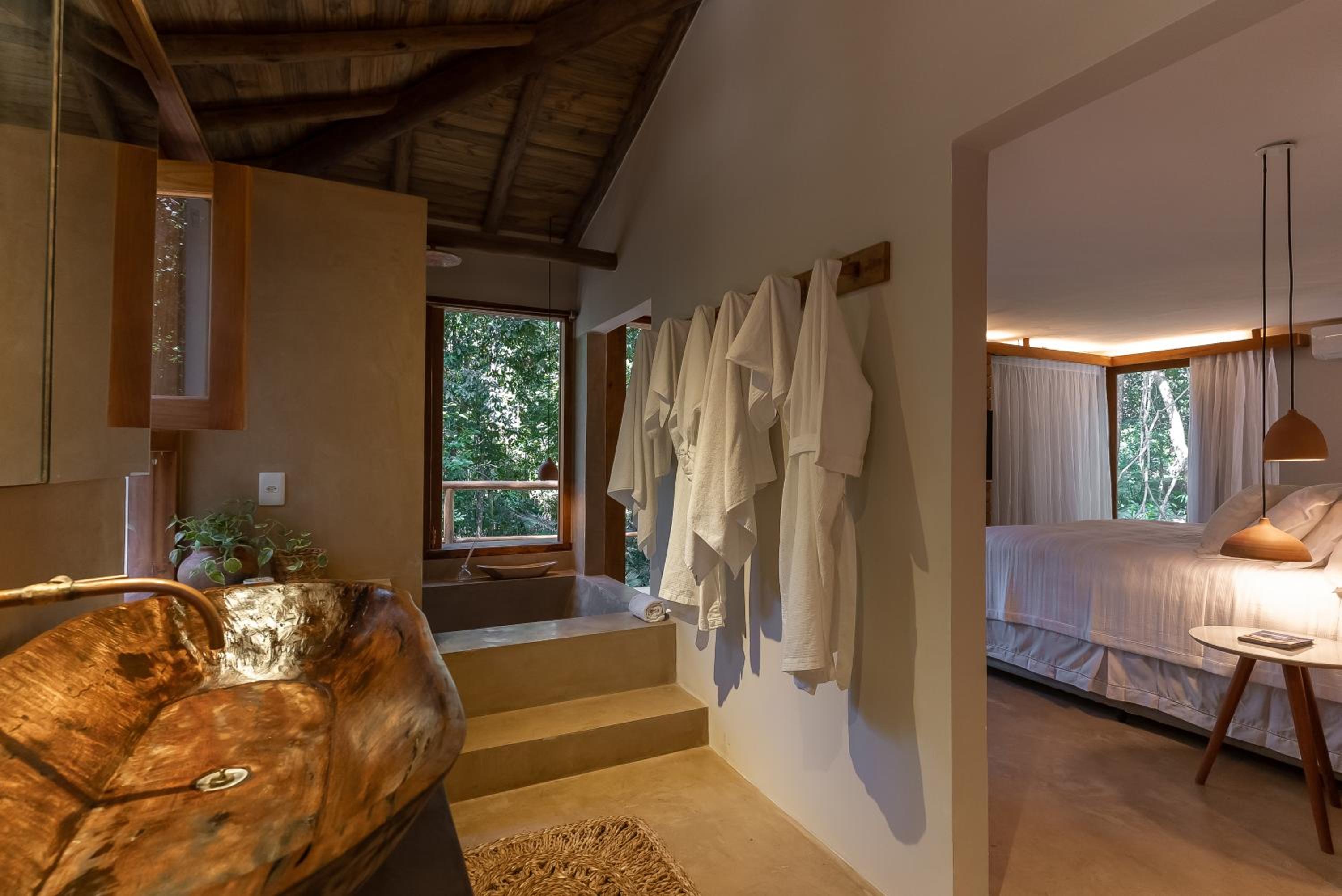 King Suite with Balcony - Photo 4