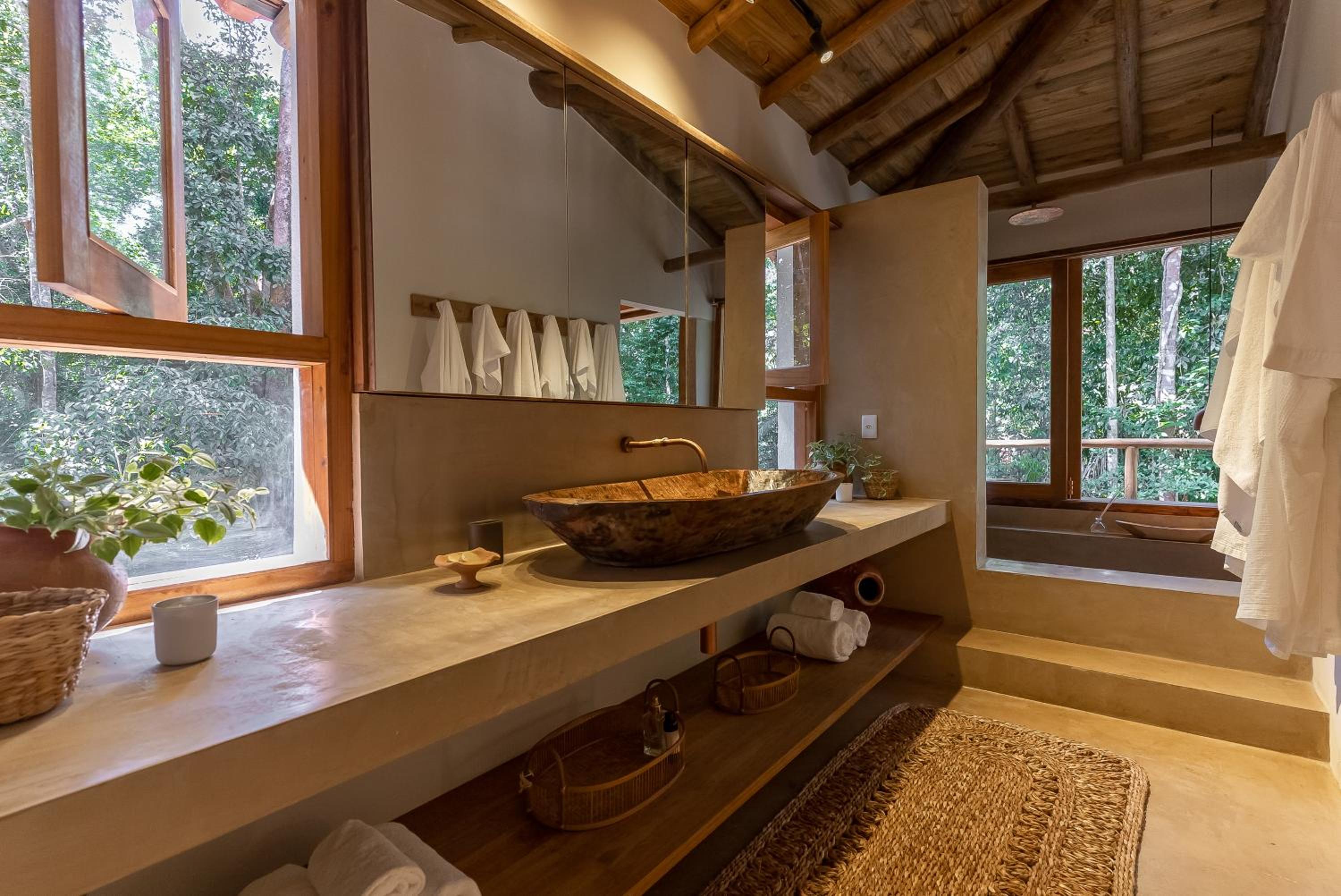King Suite with Balcony - Photo 3