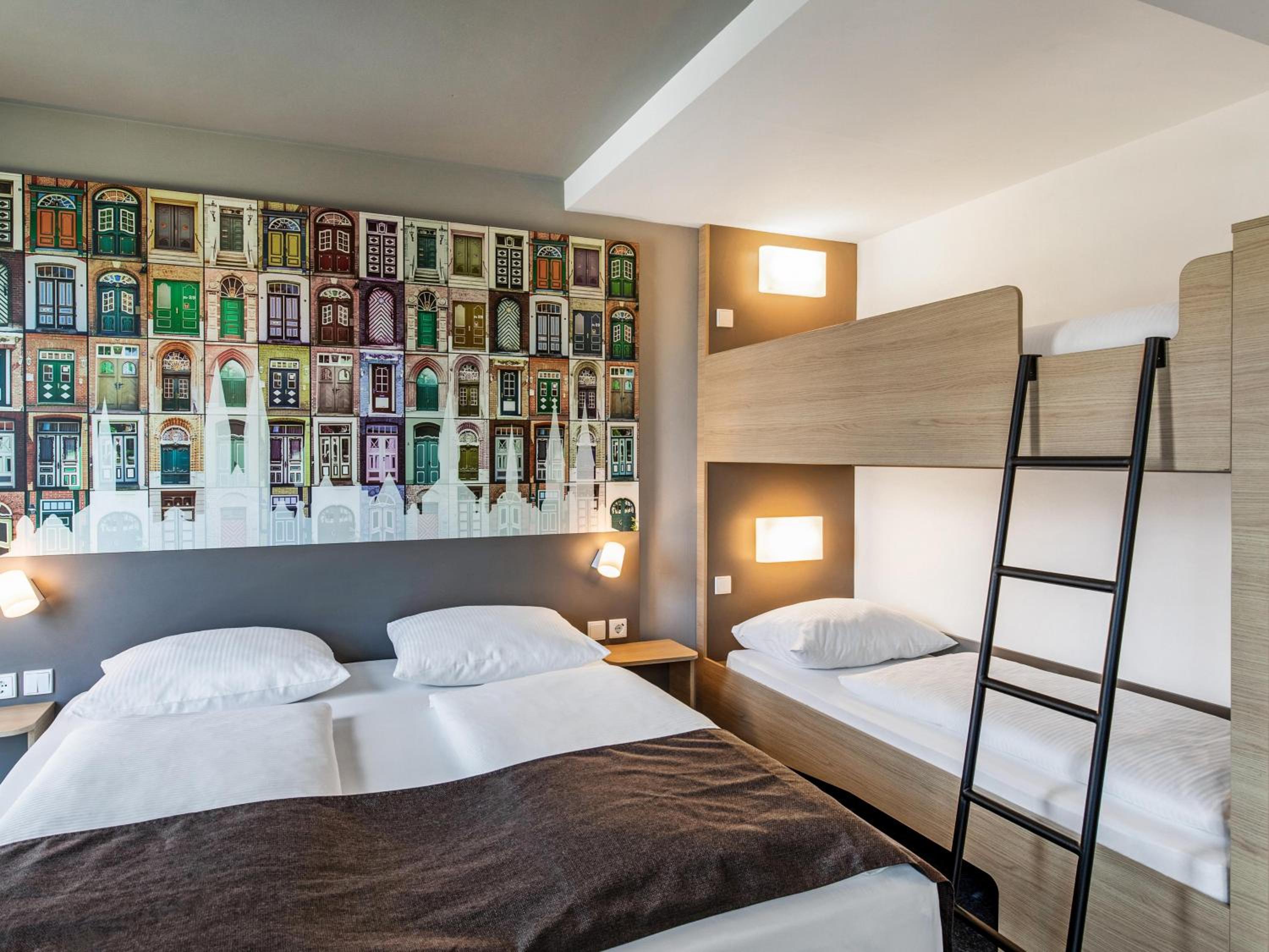 Family Room (3 adults + 1 children) - Photo 1