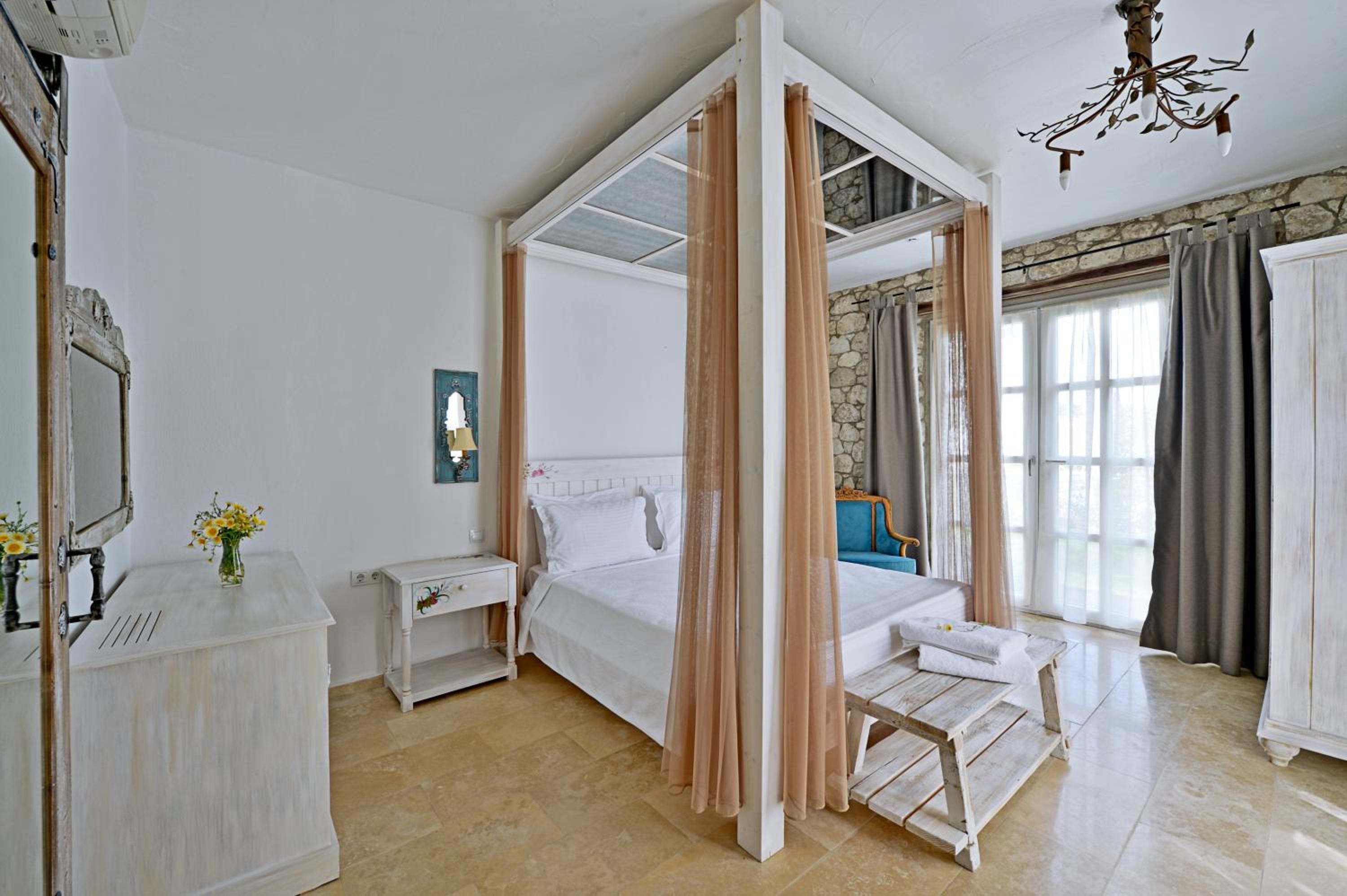Suite with Private Pool - Photo 1