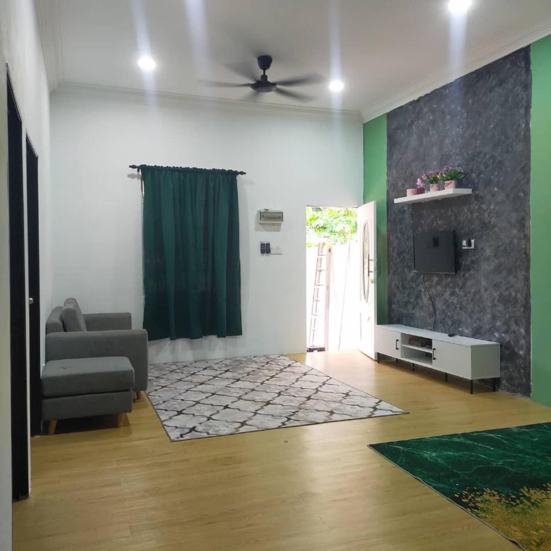 Three-Bedroom House photo 1