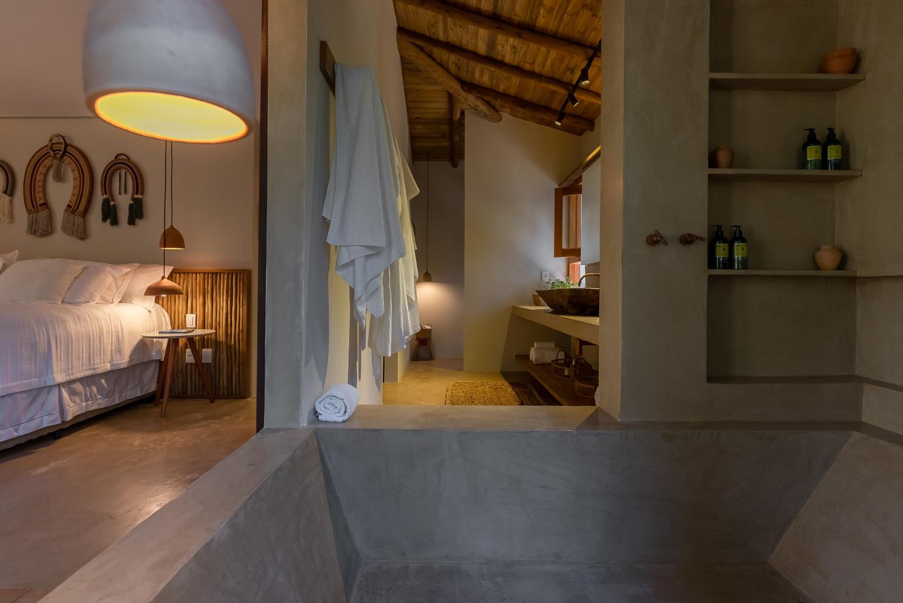 King Suite with Balcony - Photo 29
