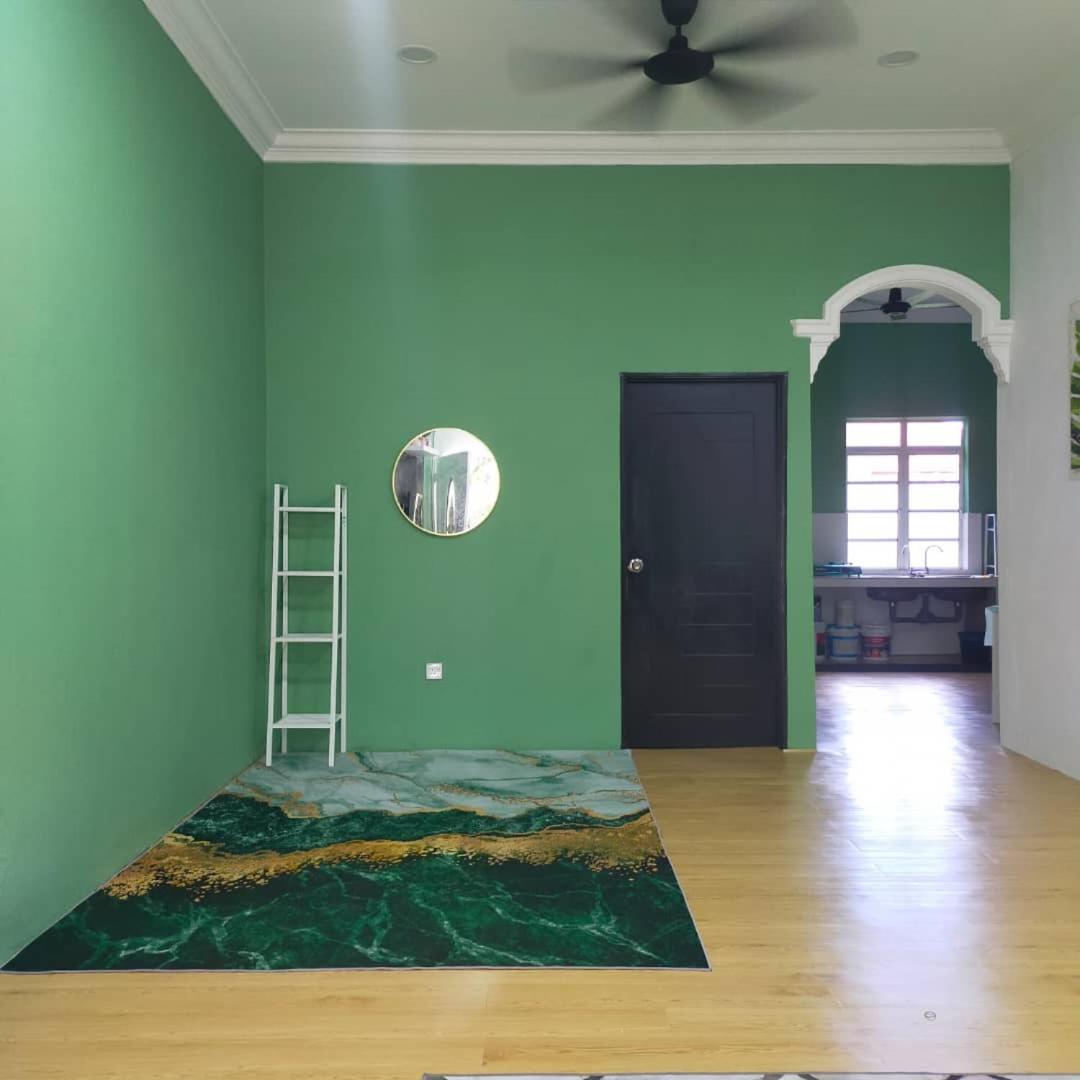 Three-Bedroom House photo 3