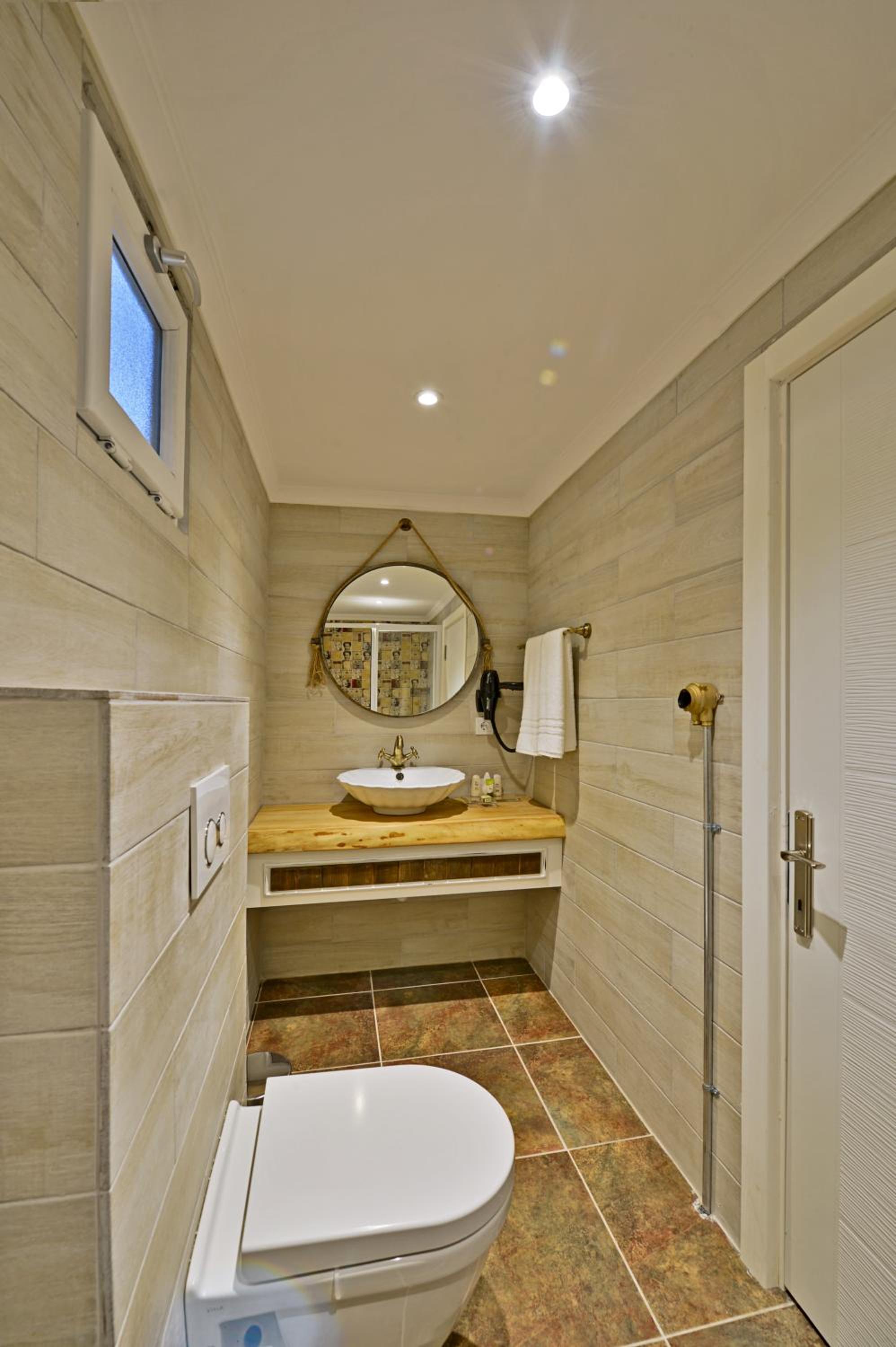 Double Room with Spa Bath - Photo 8
