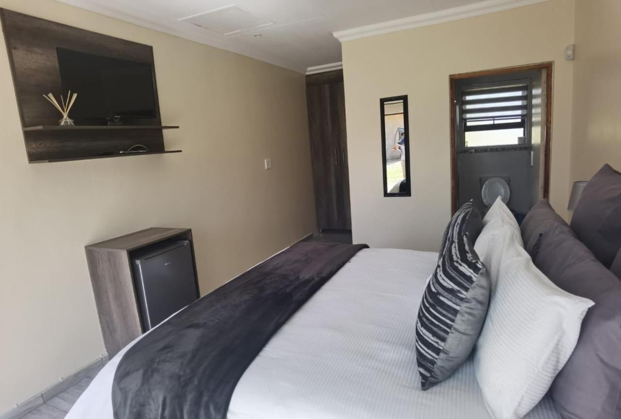Double Room - Photo 6