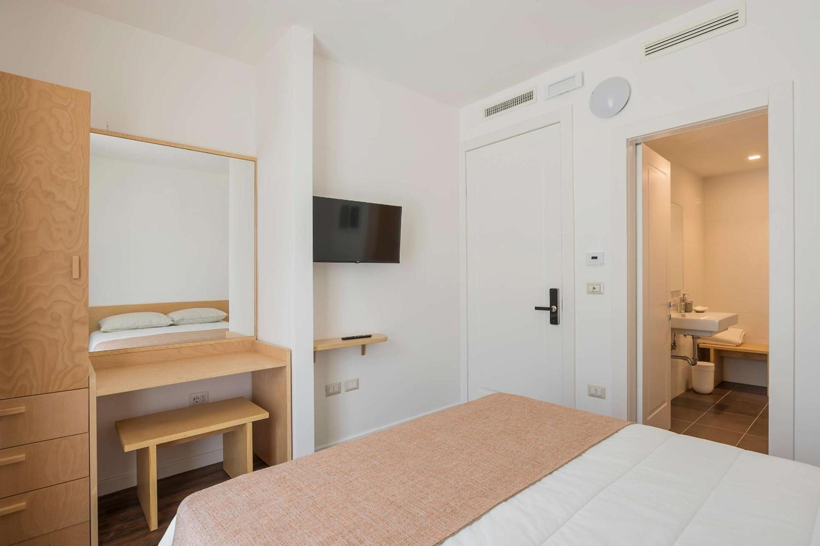 Standard Double Room photo 2