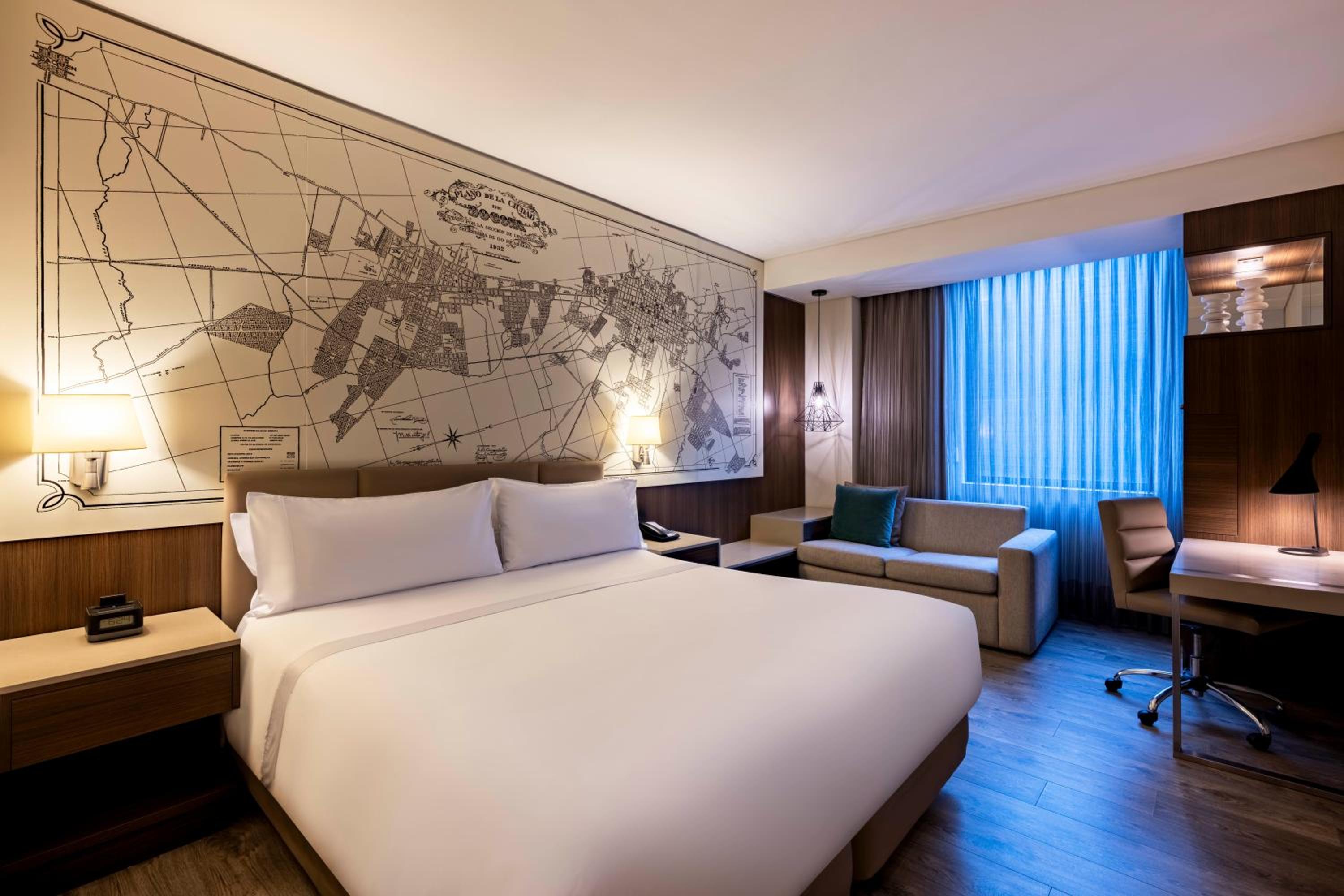 Superior King Room with Sofa Bed photo 2