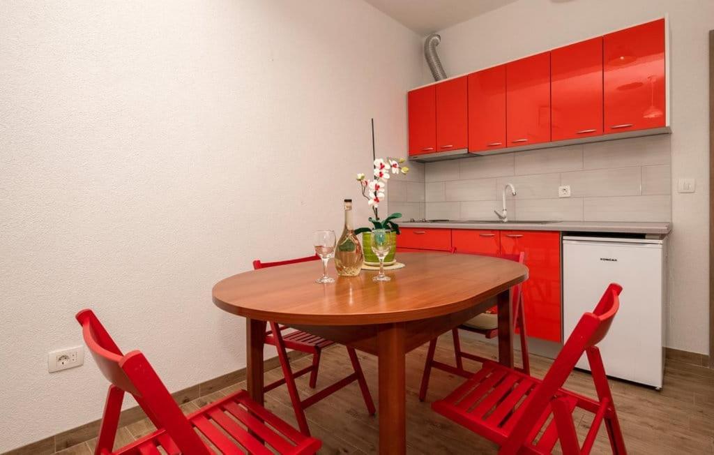 One-Bedroom Apartment photo 2