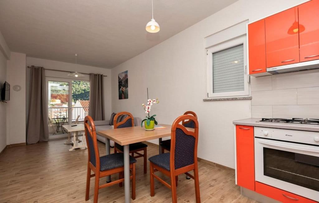 One-Bedroom Apartment photo 3