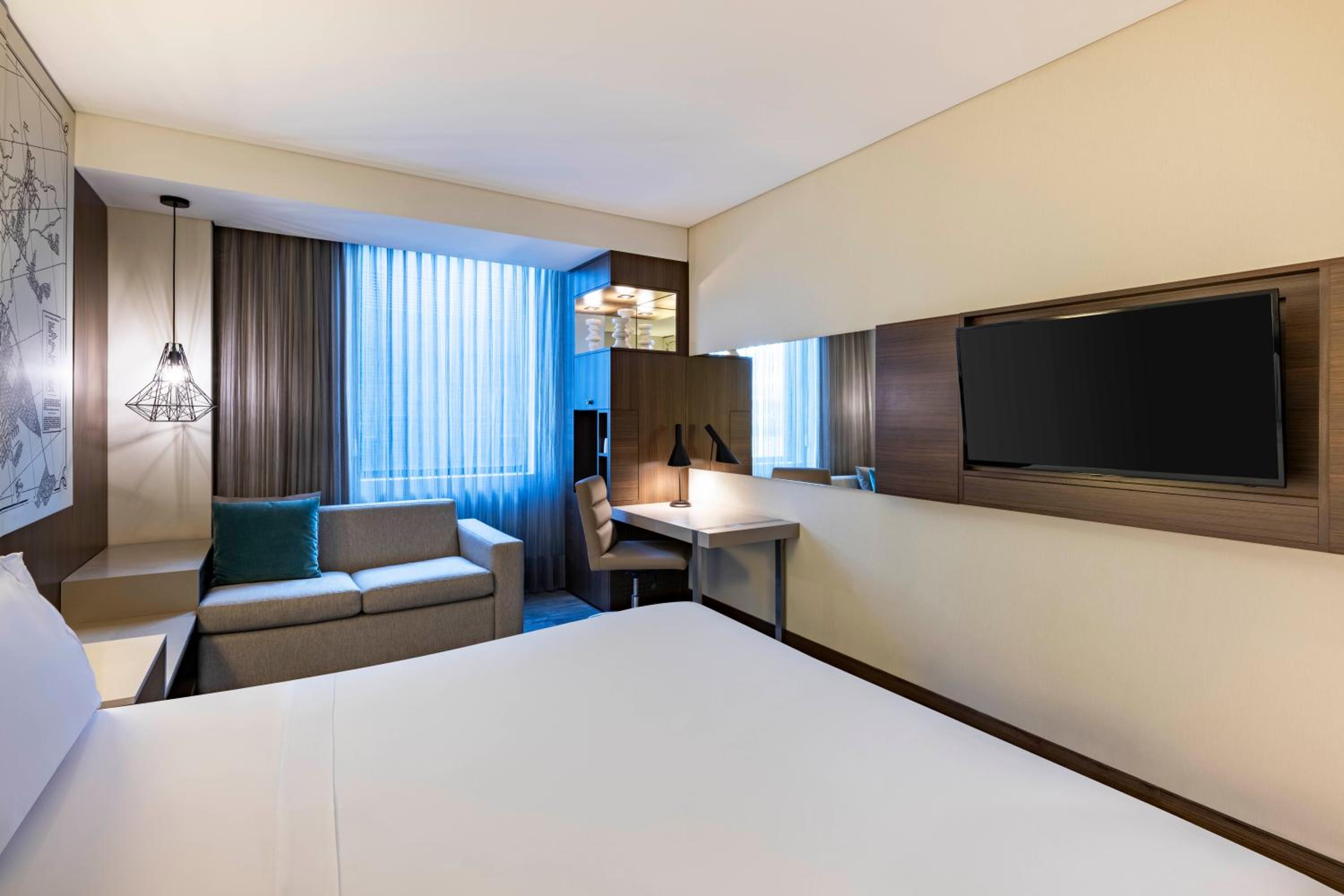 Superior King Room with Sofa Bed photo 1