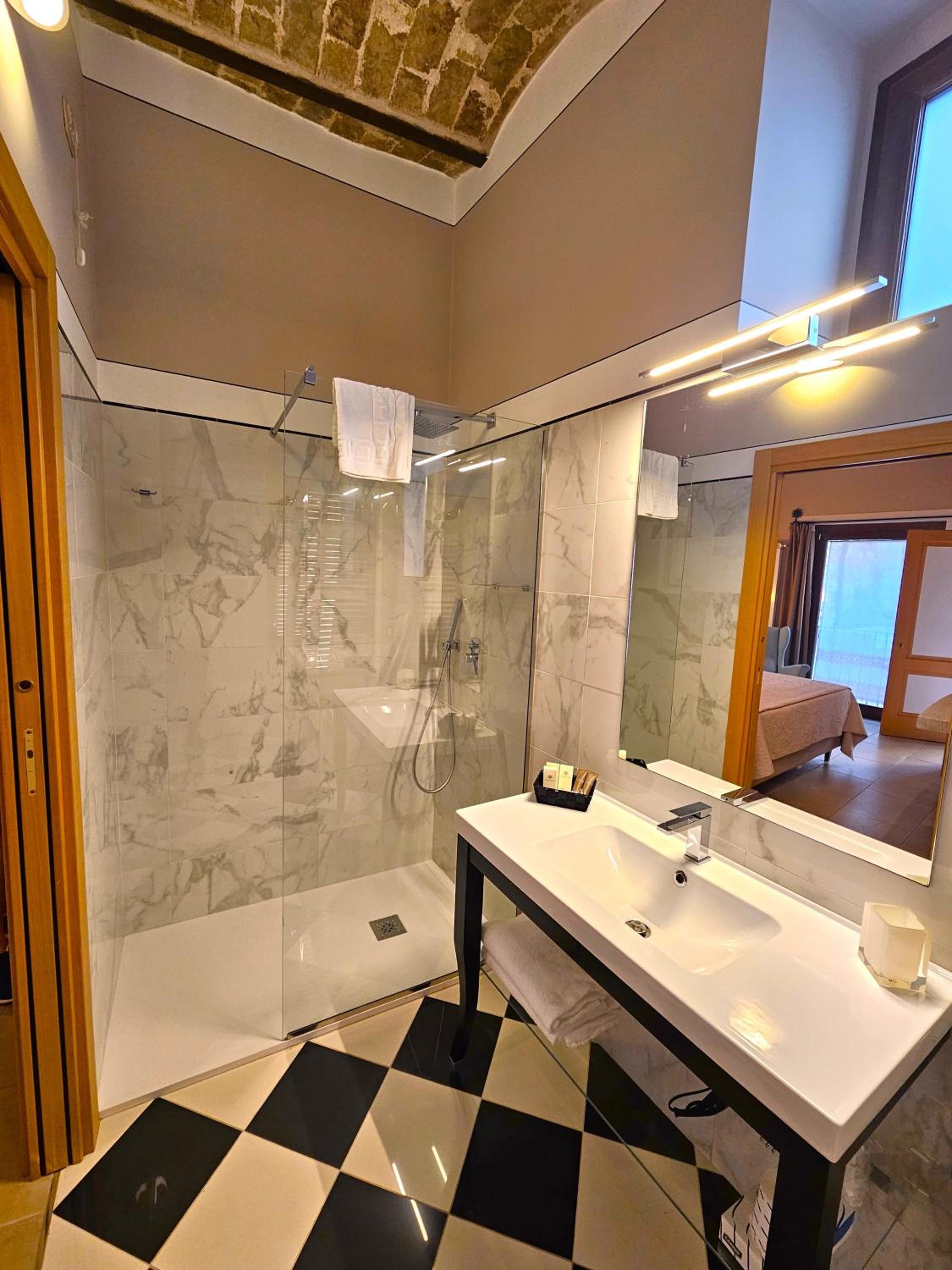 Deluxe Double Room - Photo 3