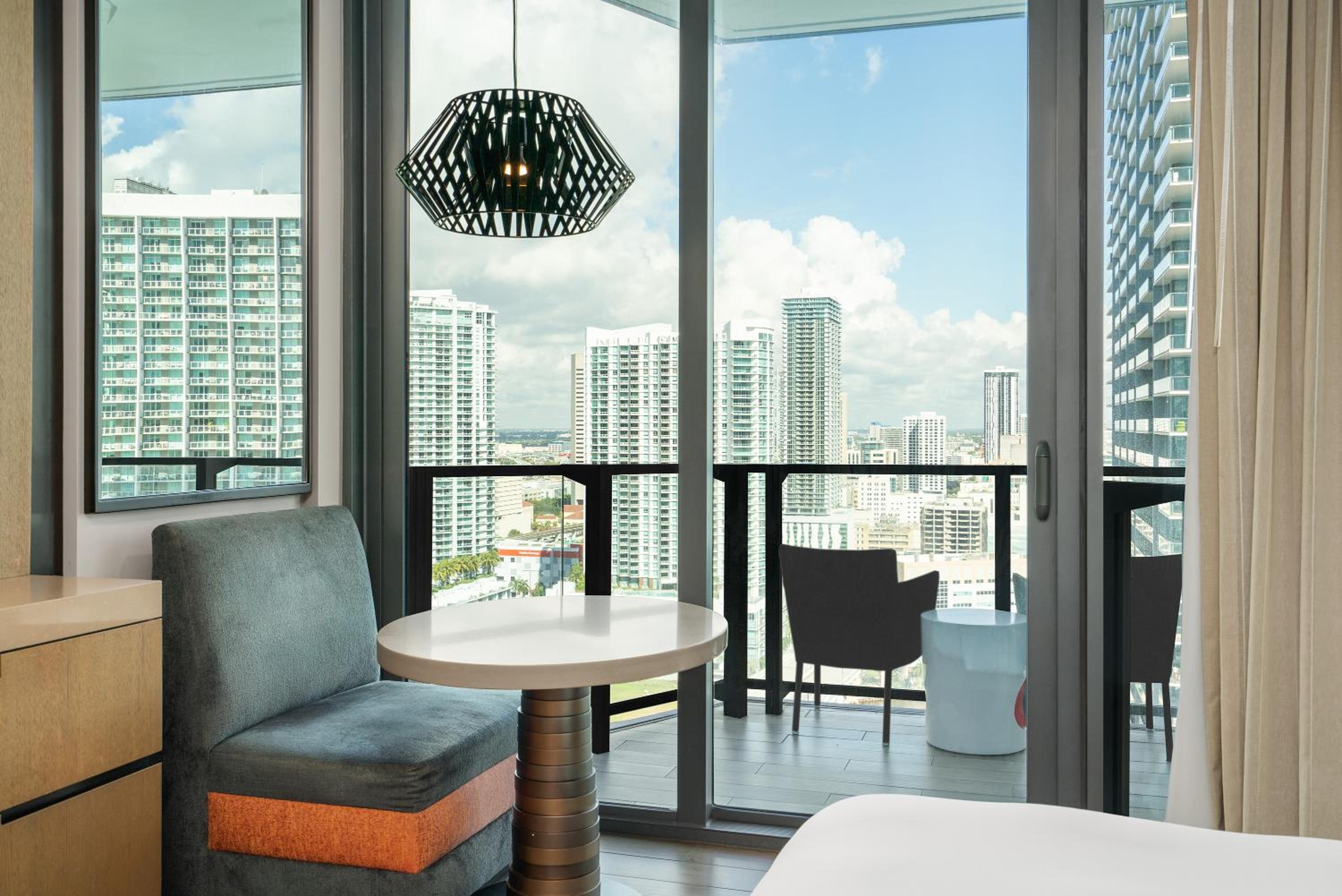 Urban Standard Plus King Room with One King Bed (Non Smoking) - Photo 2