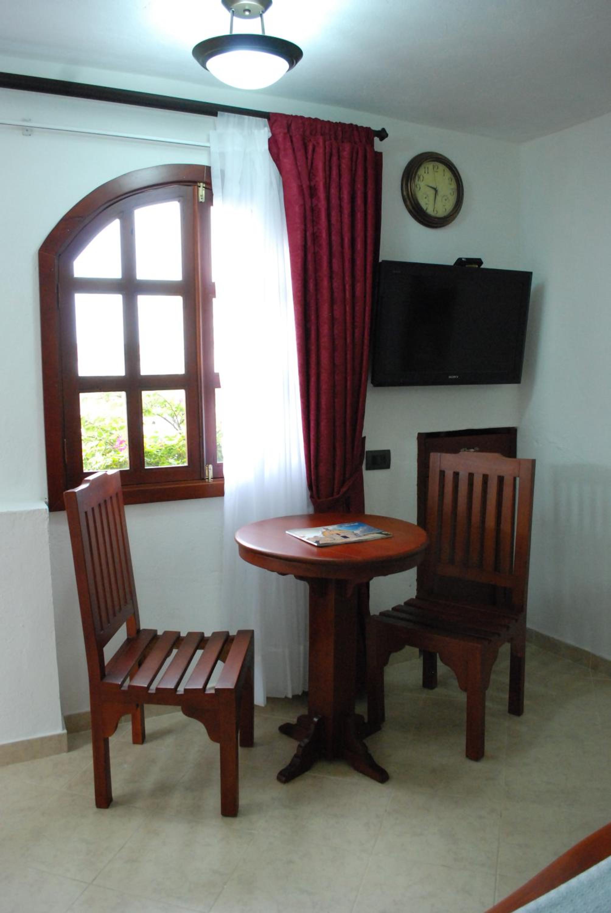 Deluxe Room with Balcony - Photo 19