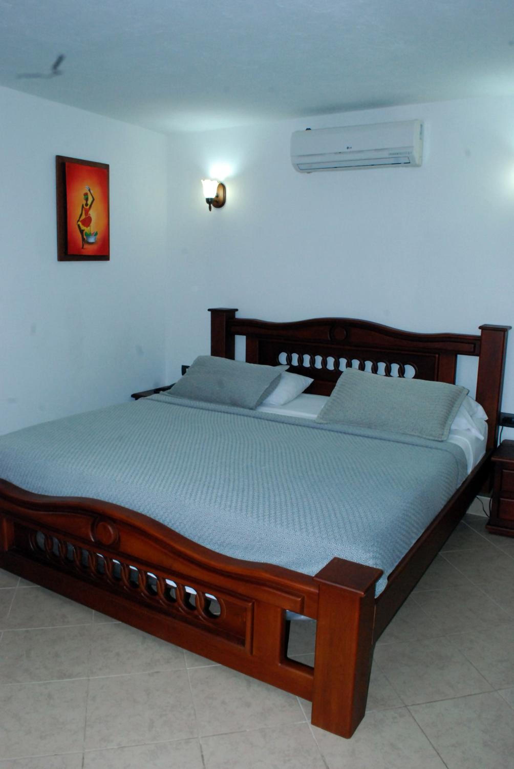 Deluxe Room with Balcony - Photo 18