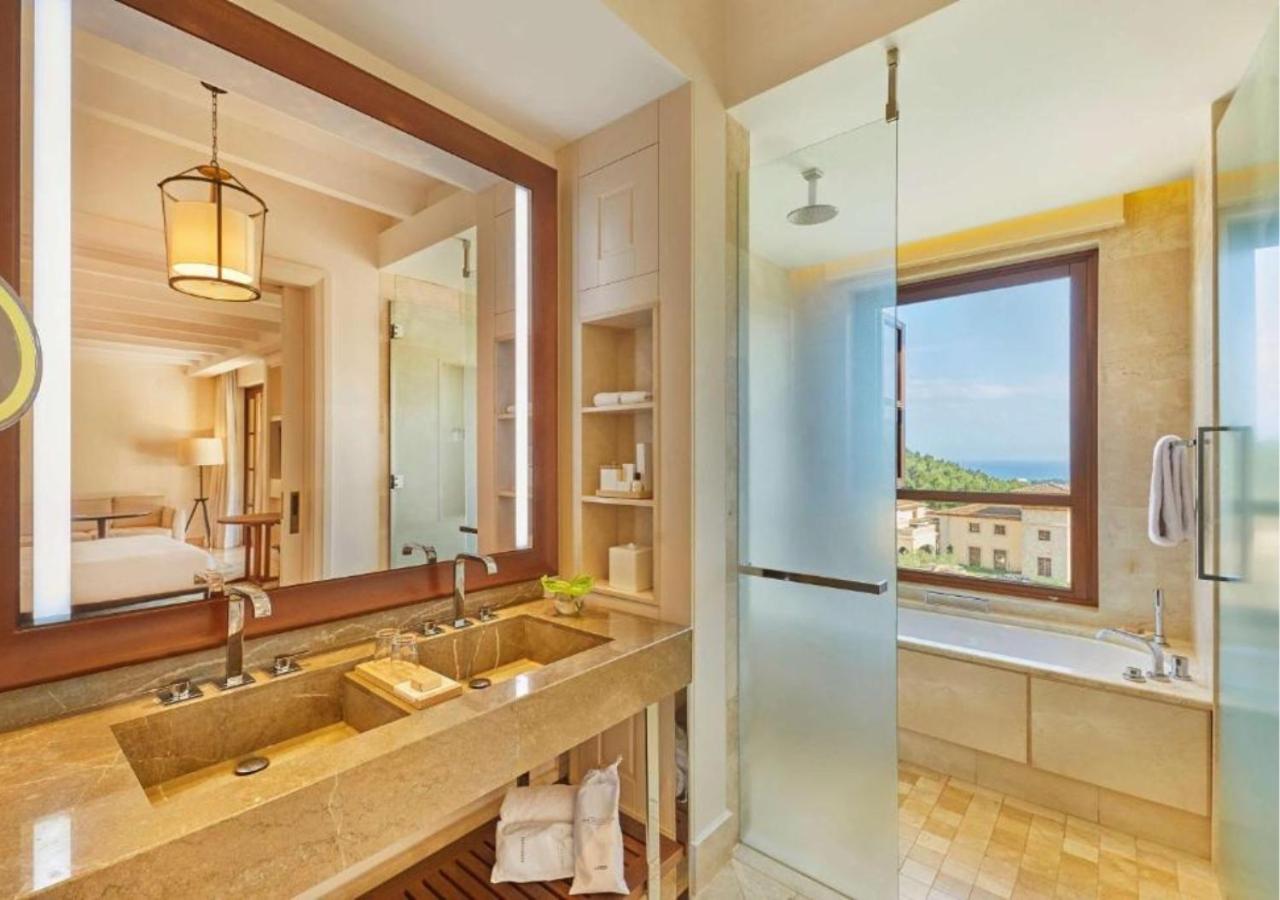 Junior Suite with Resort View thumbnail 5