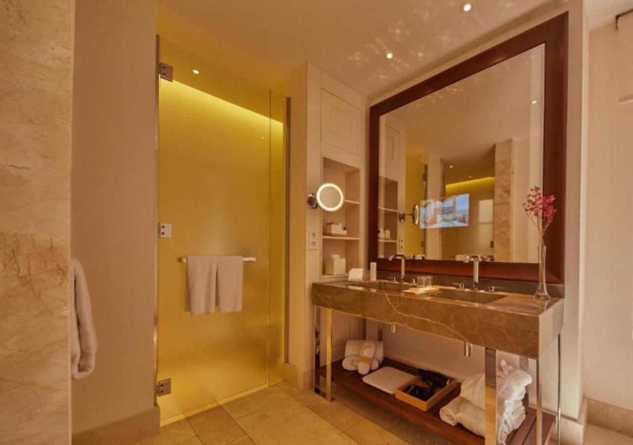 Junior Suite with Garden View thumbnail 6