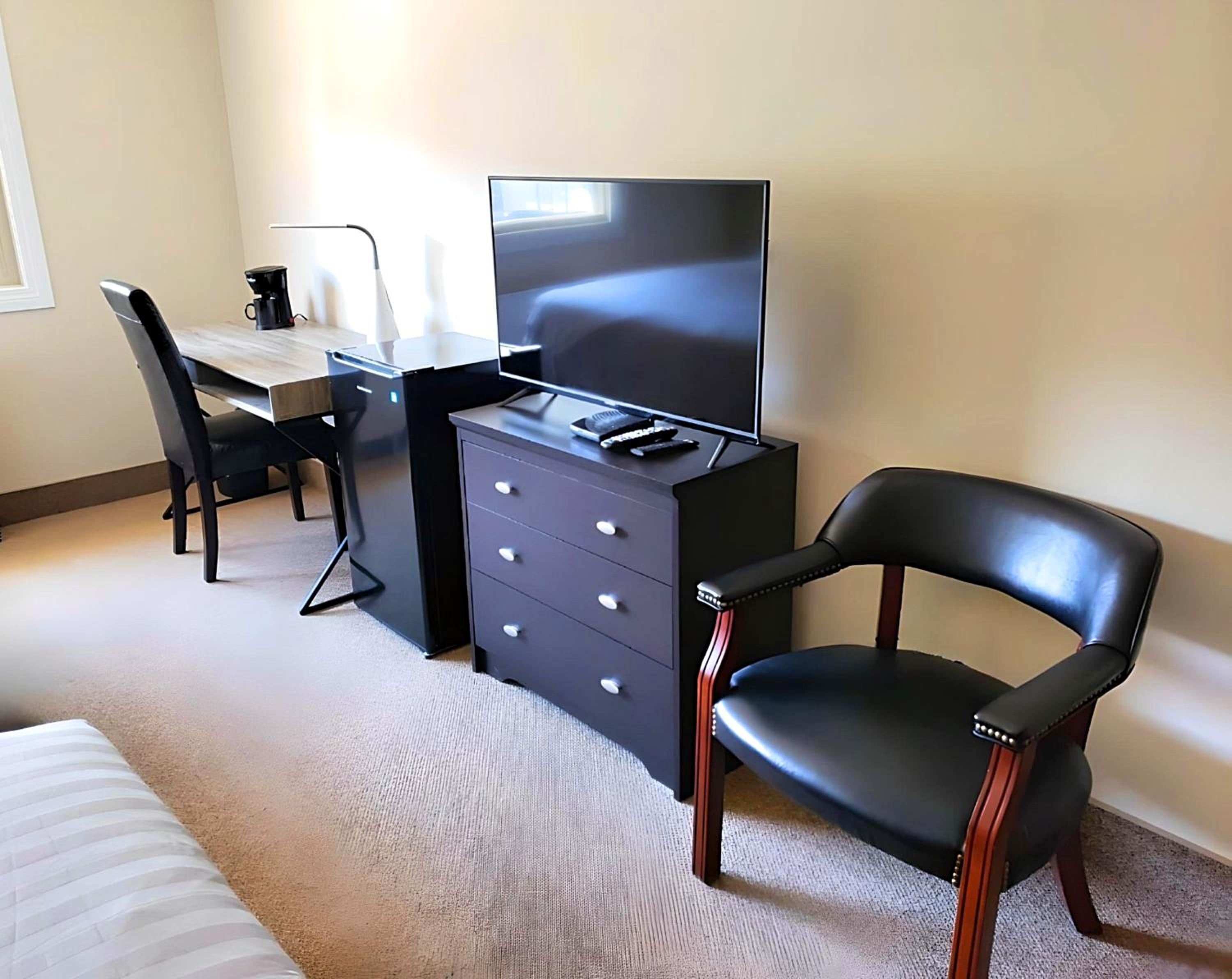 Standard Queen Room - Photo 6