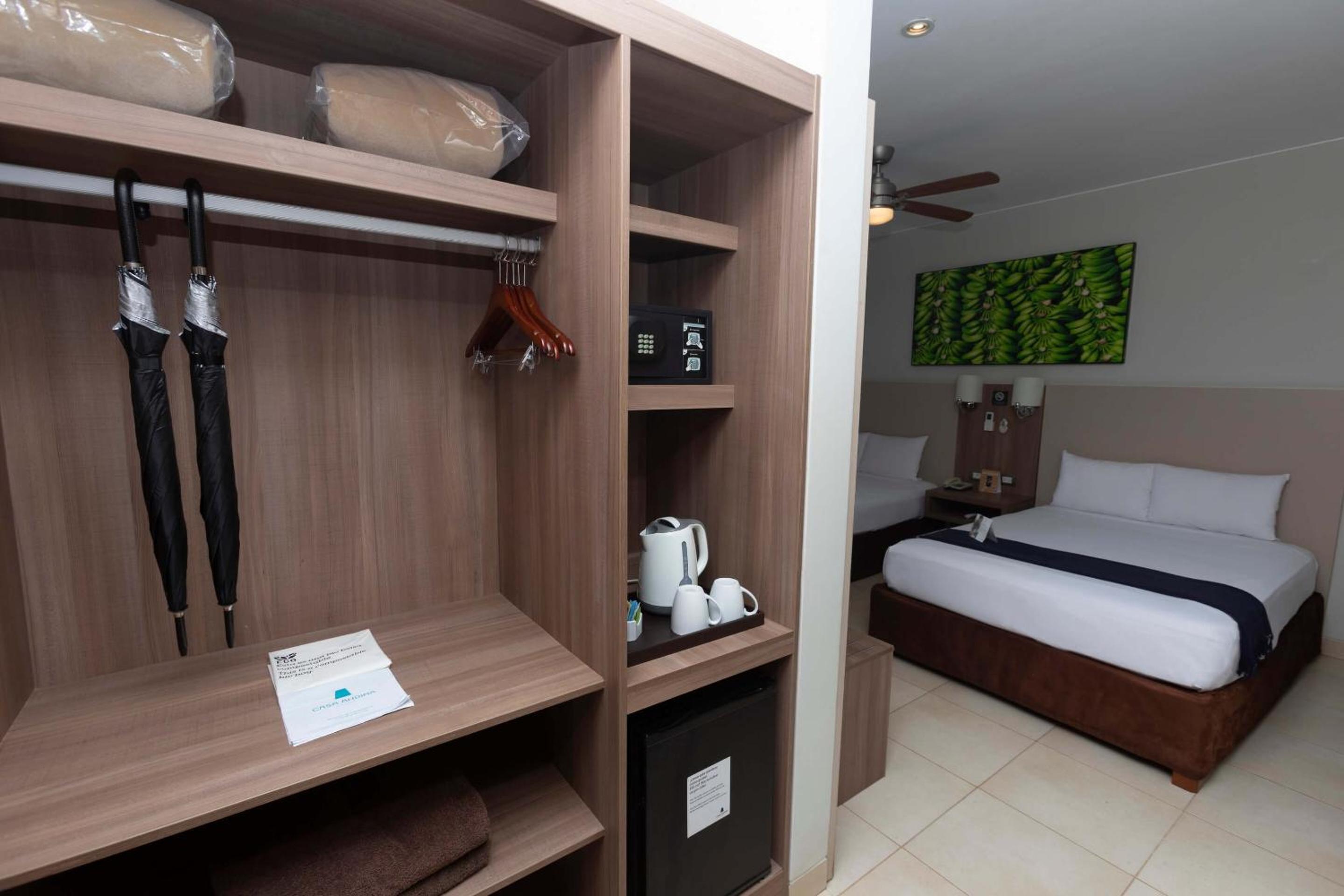 Twin Room with Pool View photo 3