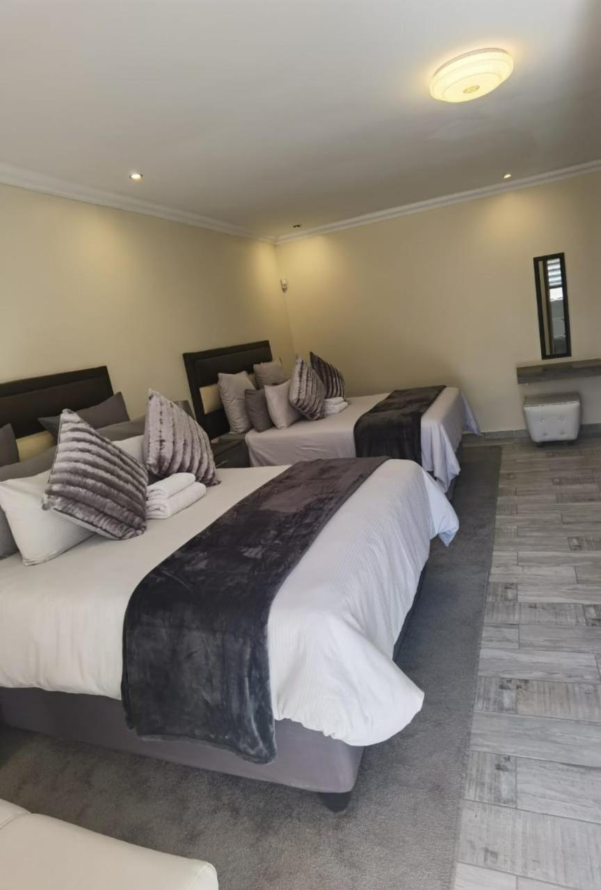 Quadruple Room - Photo 10