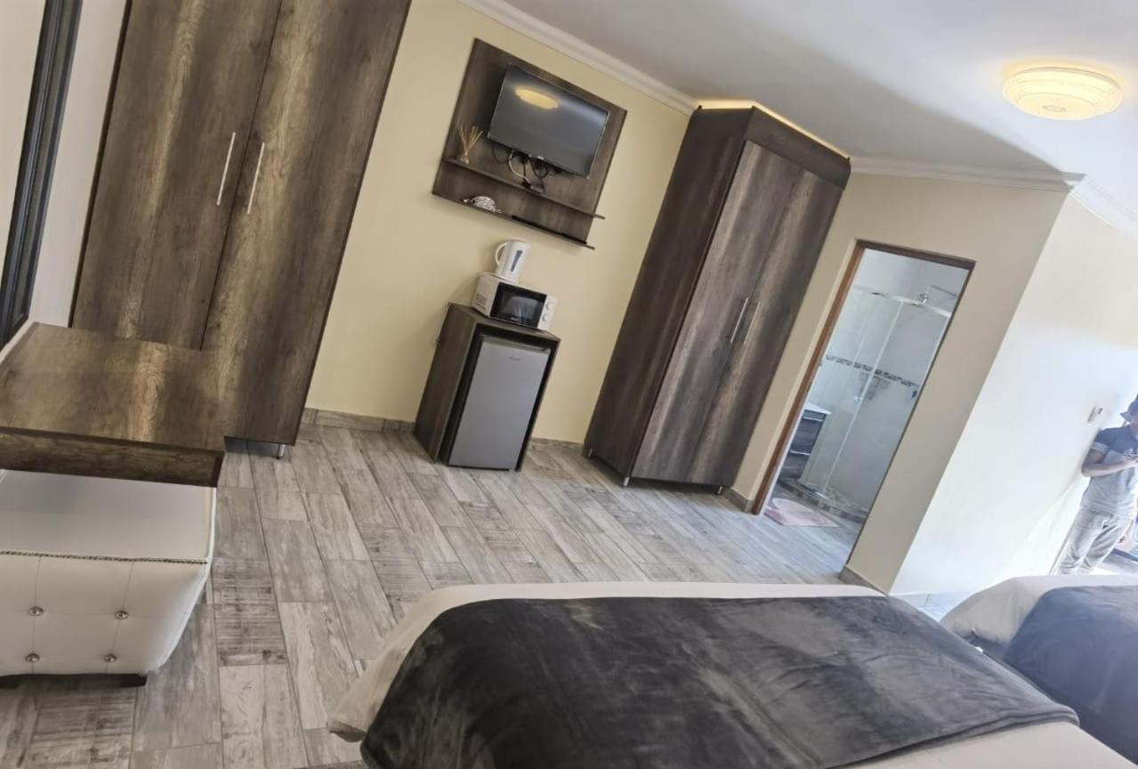 Quadruple Room - Photo 9