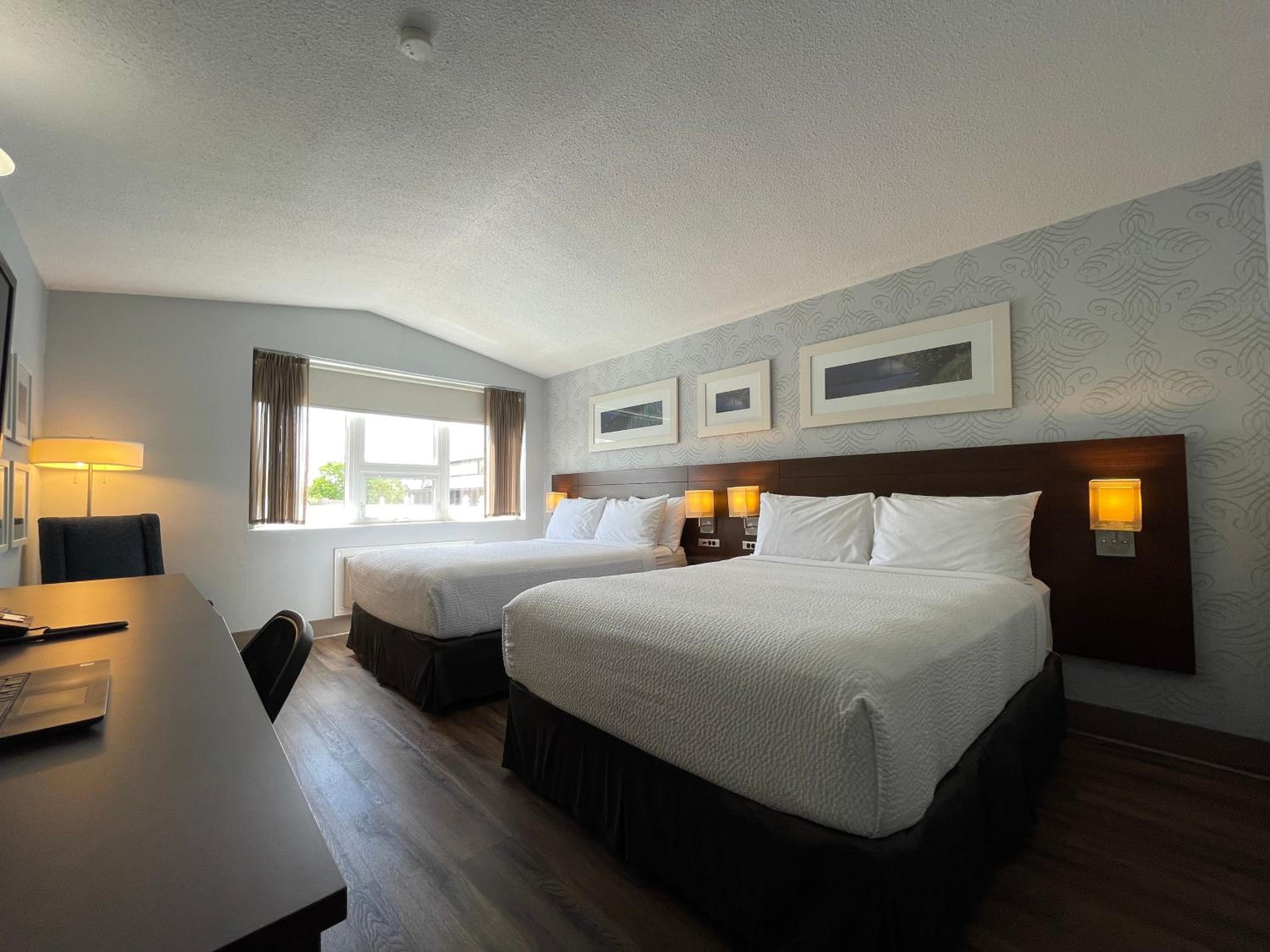 Double Room with Two Double Beds - Drive up - Photo 5