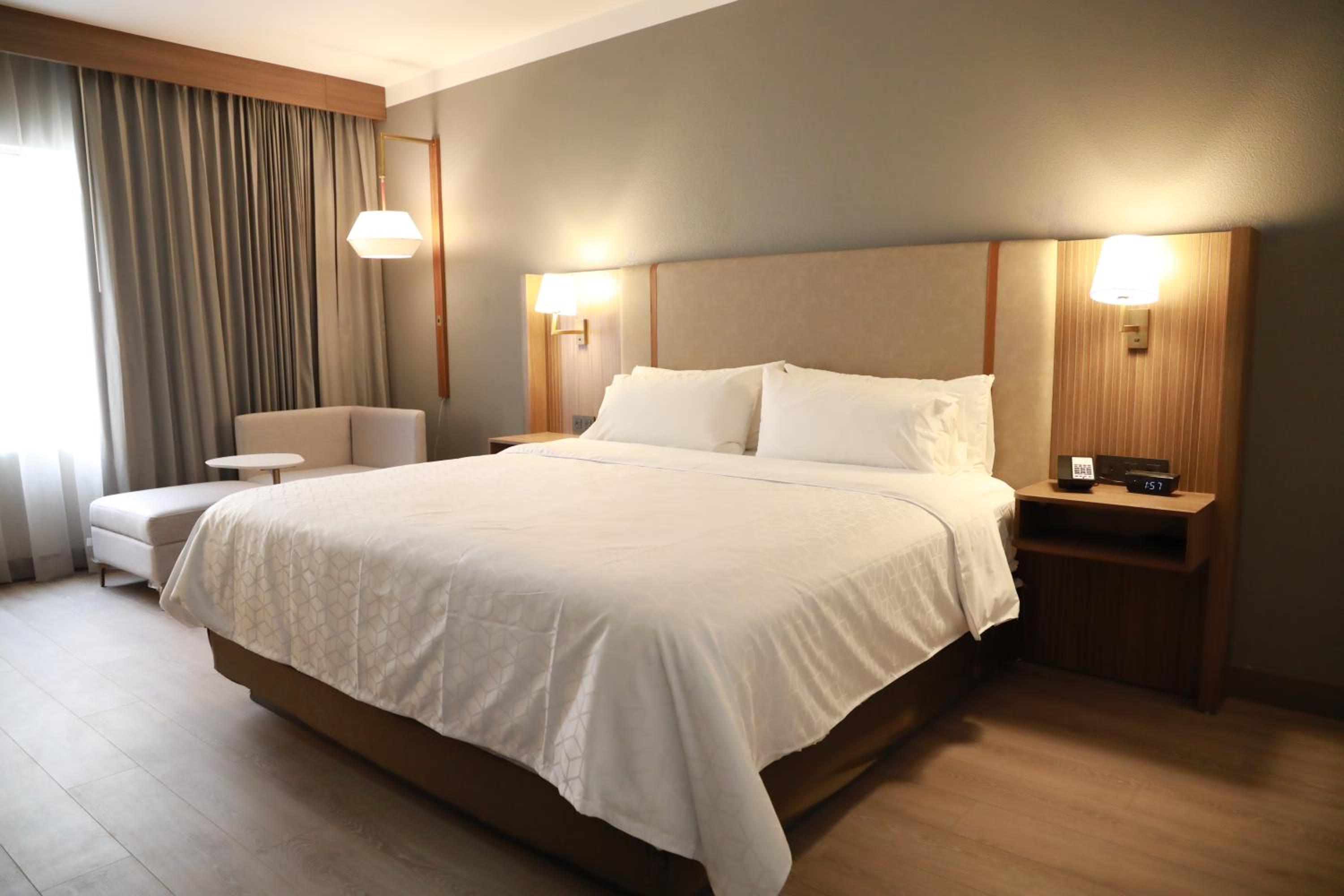 Standard King Room - Photo 1