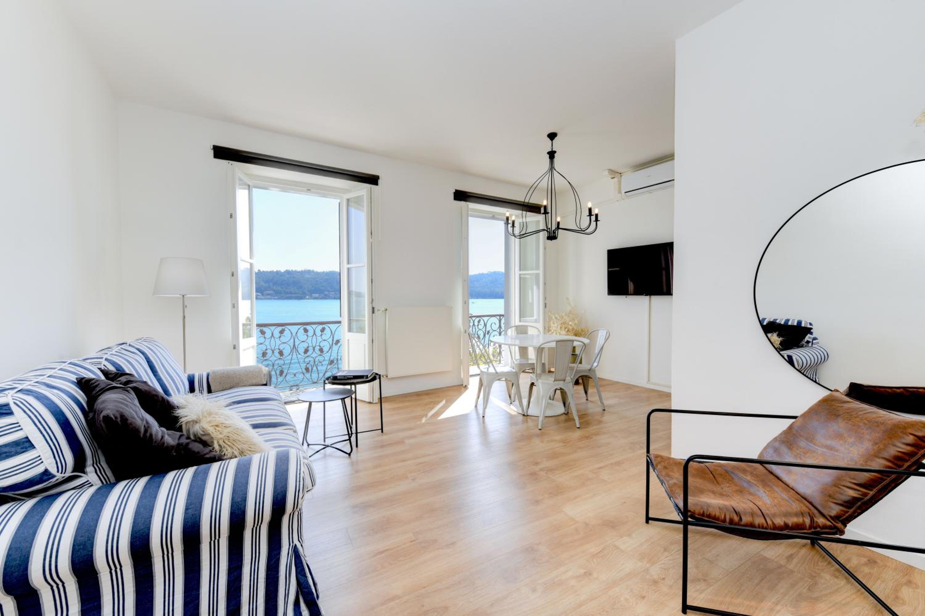 Apartment with Balcony photo 3