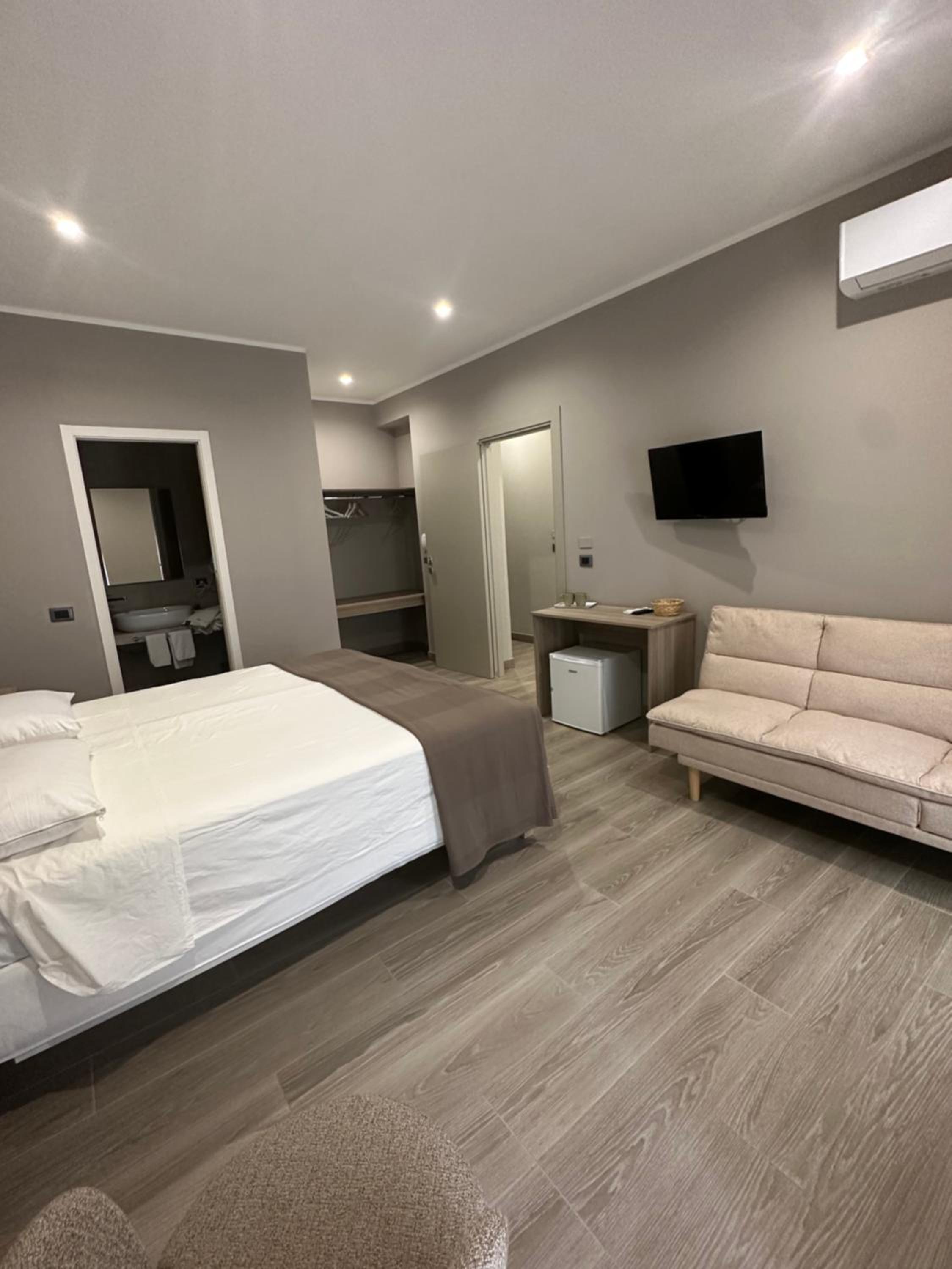 Deluxe Double or Twin Room photo 1