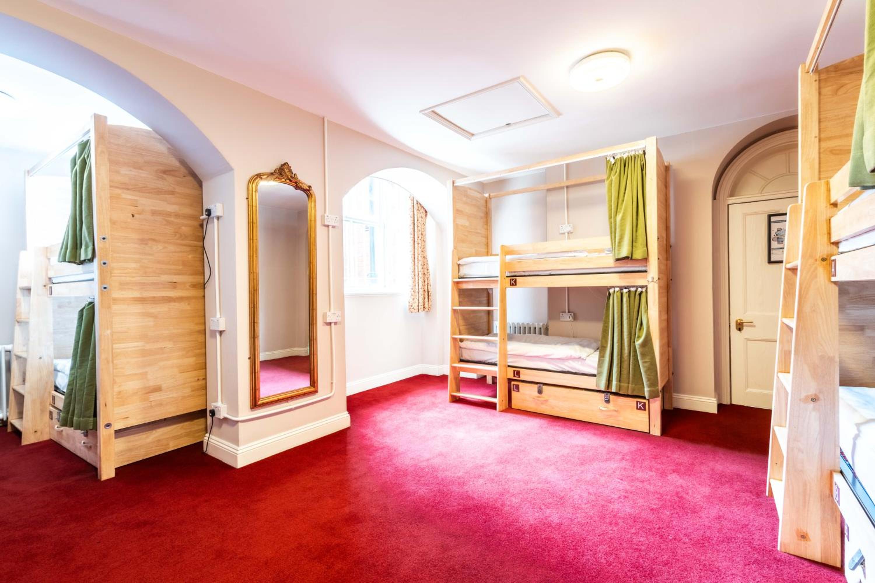 Bed In 12-Bed Mixed Dormitory Room photo 1
