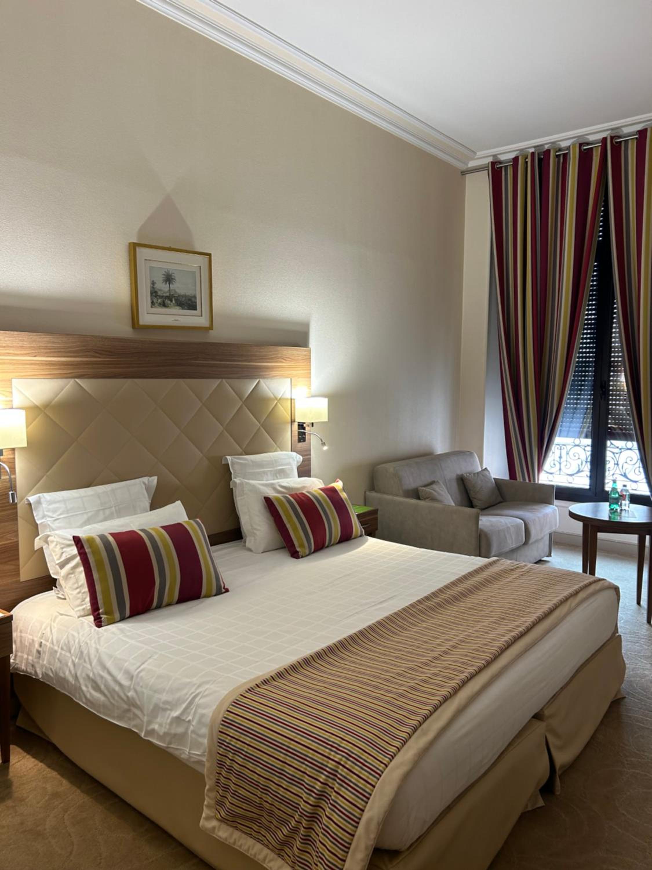 Superior Room with City View - Photo 14