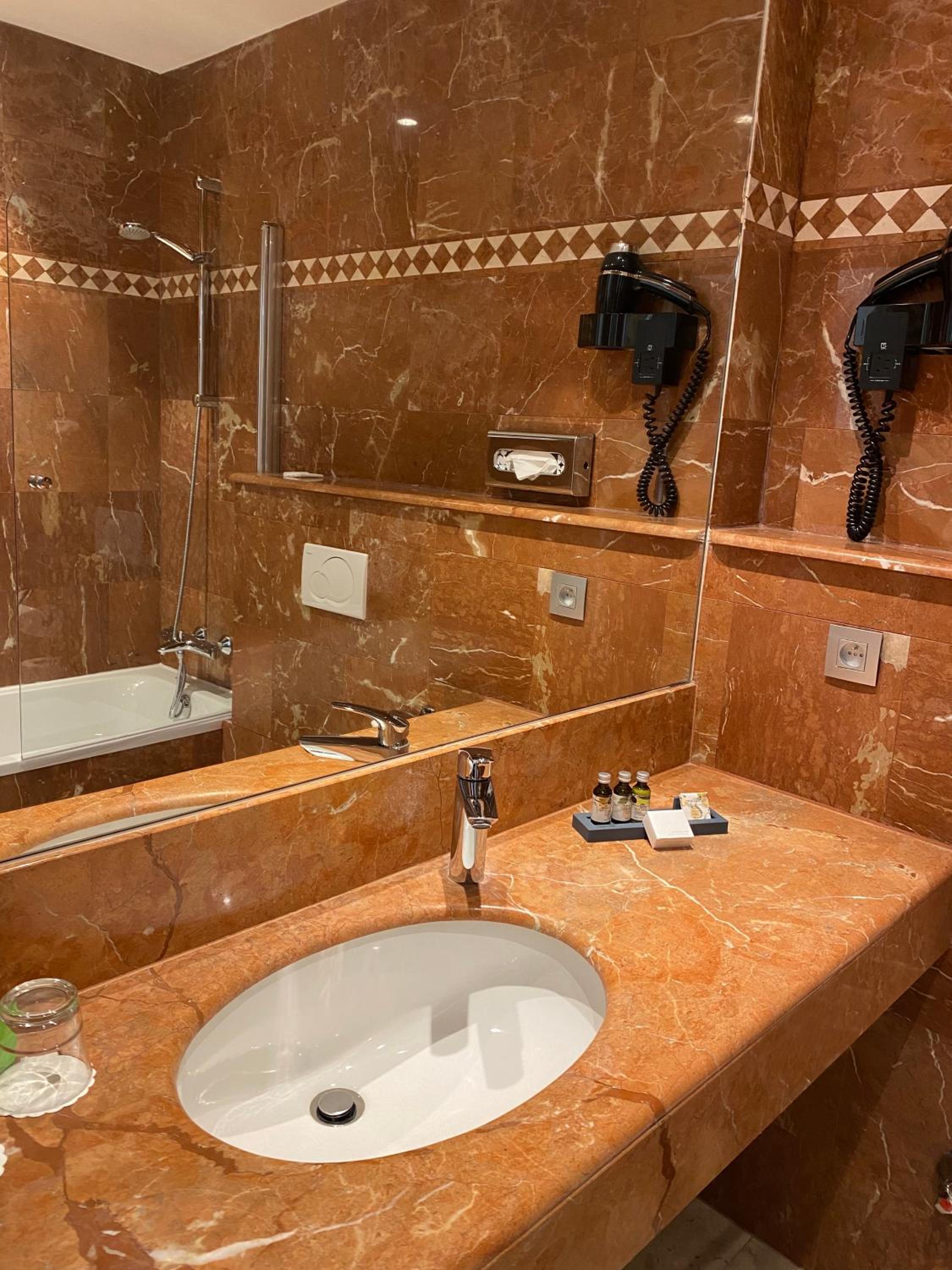 Standard Room with Sea View - Photo 2