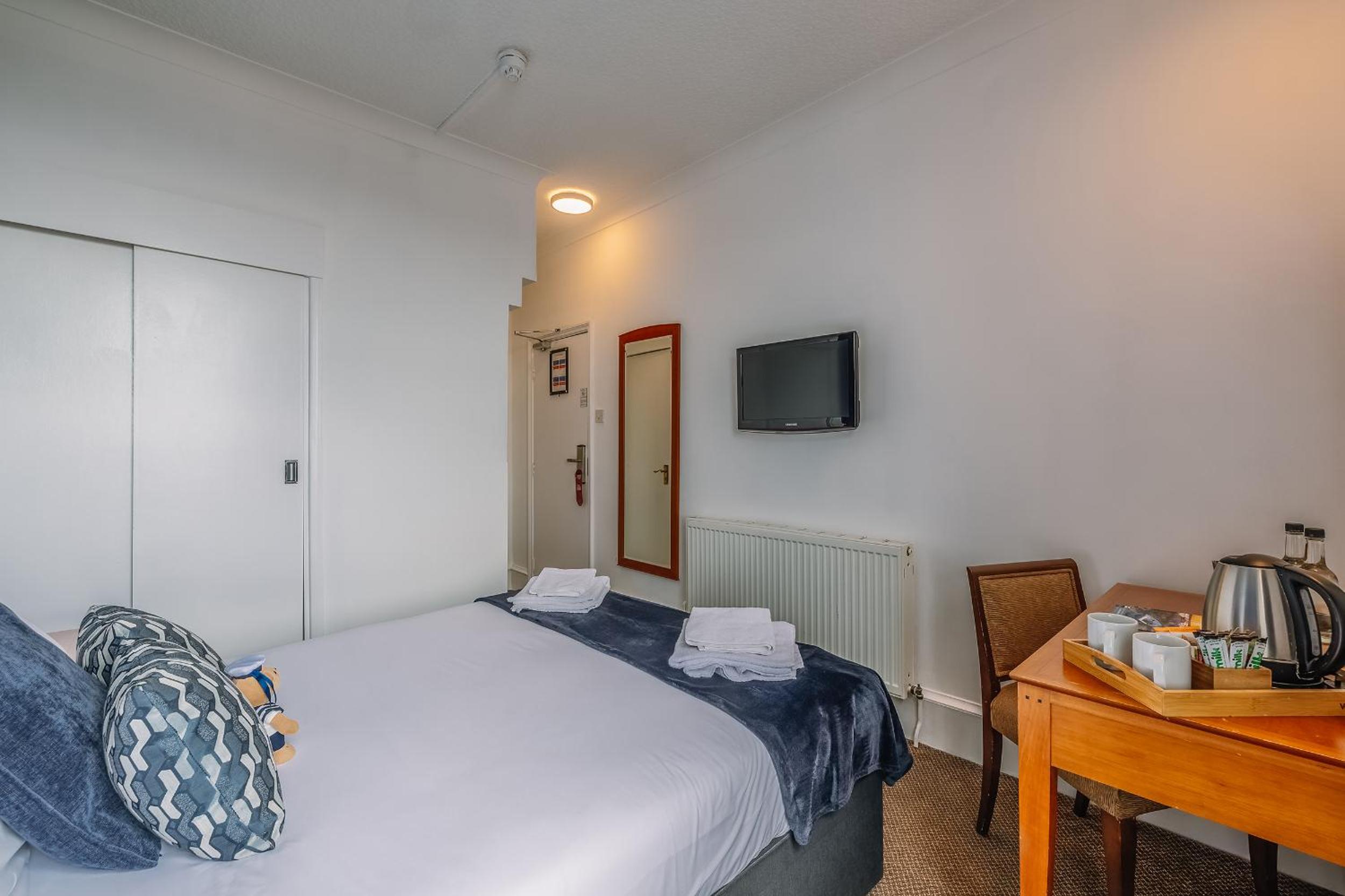 Compact Double Room - Photo 6