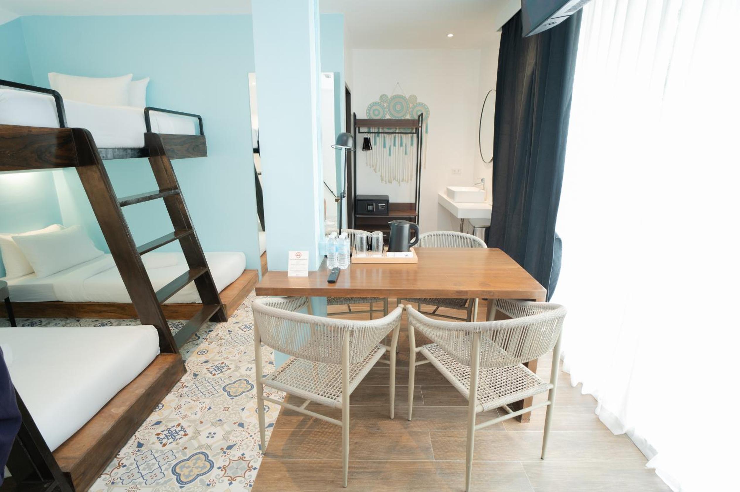 Deluxe Family Room - Photo 11