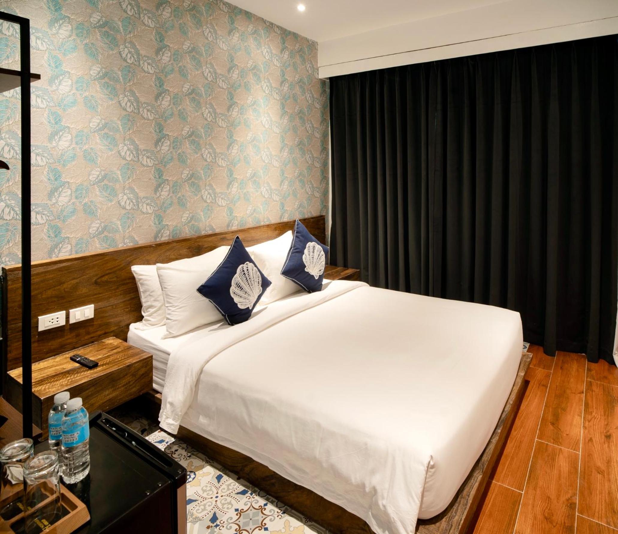 Deluxe Queen Room - Photo 1