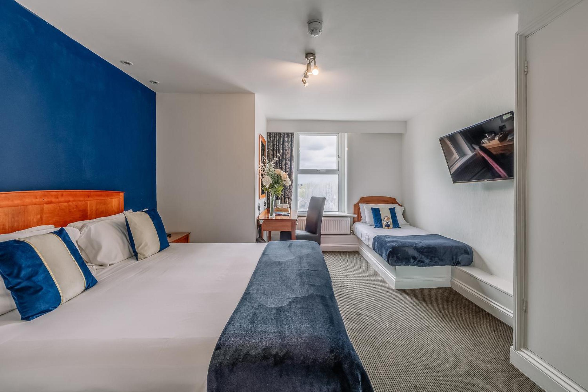 Classic Triple Room - Photo 2