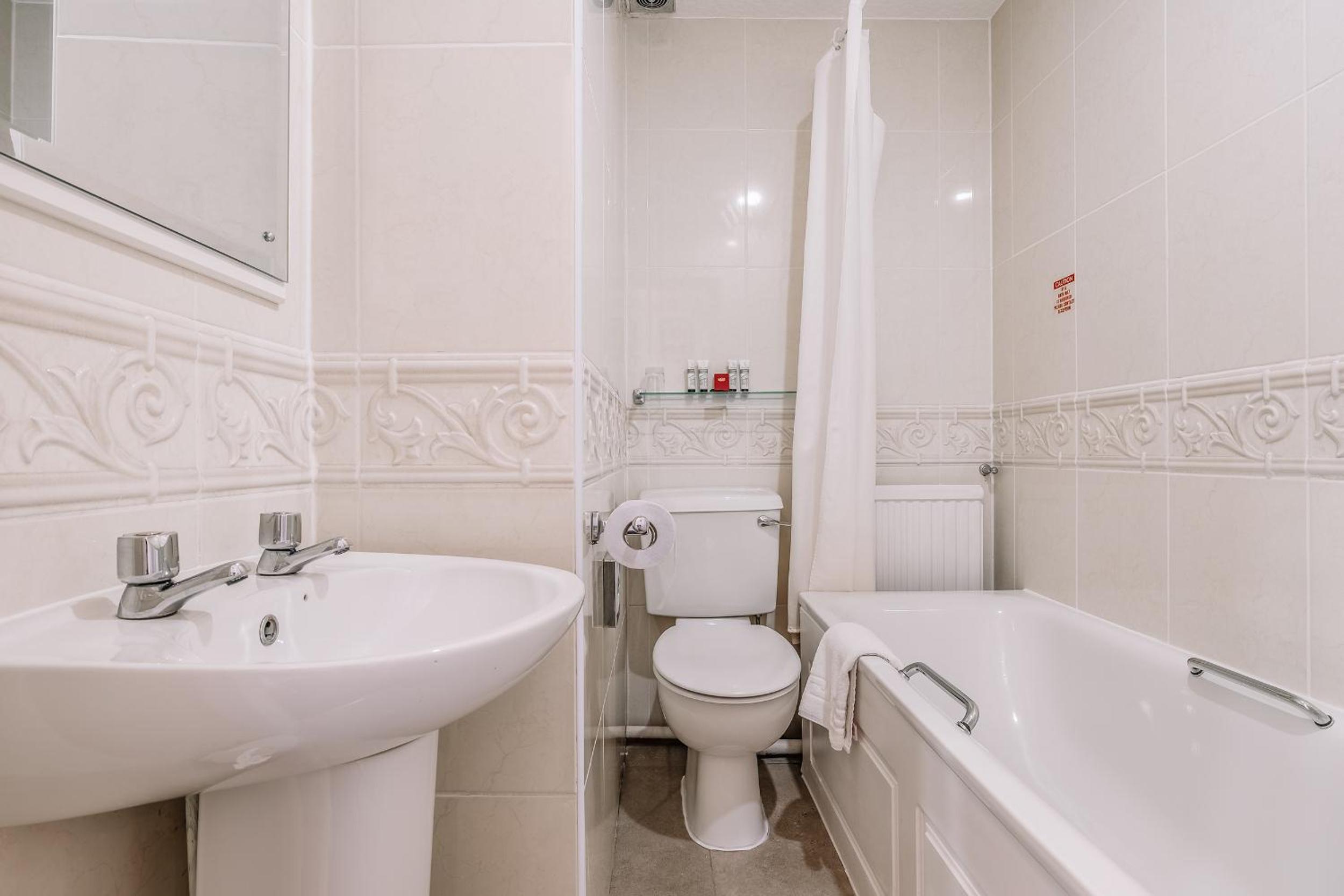 Classic Triple Room - Photo 6