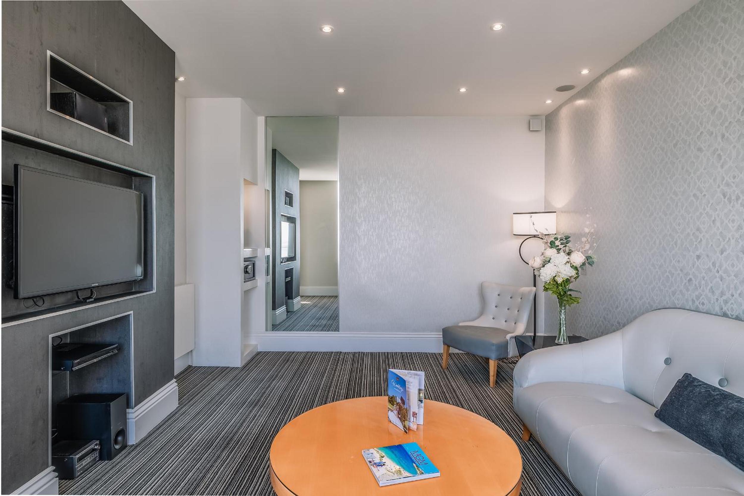 Suite - Photo 8