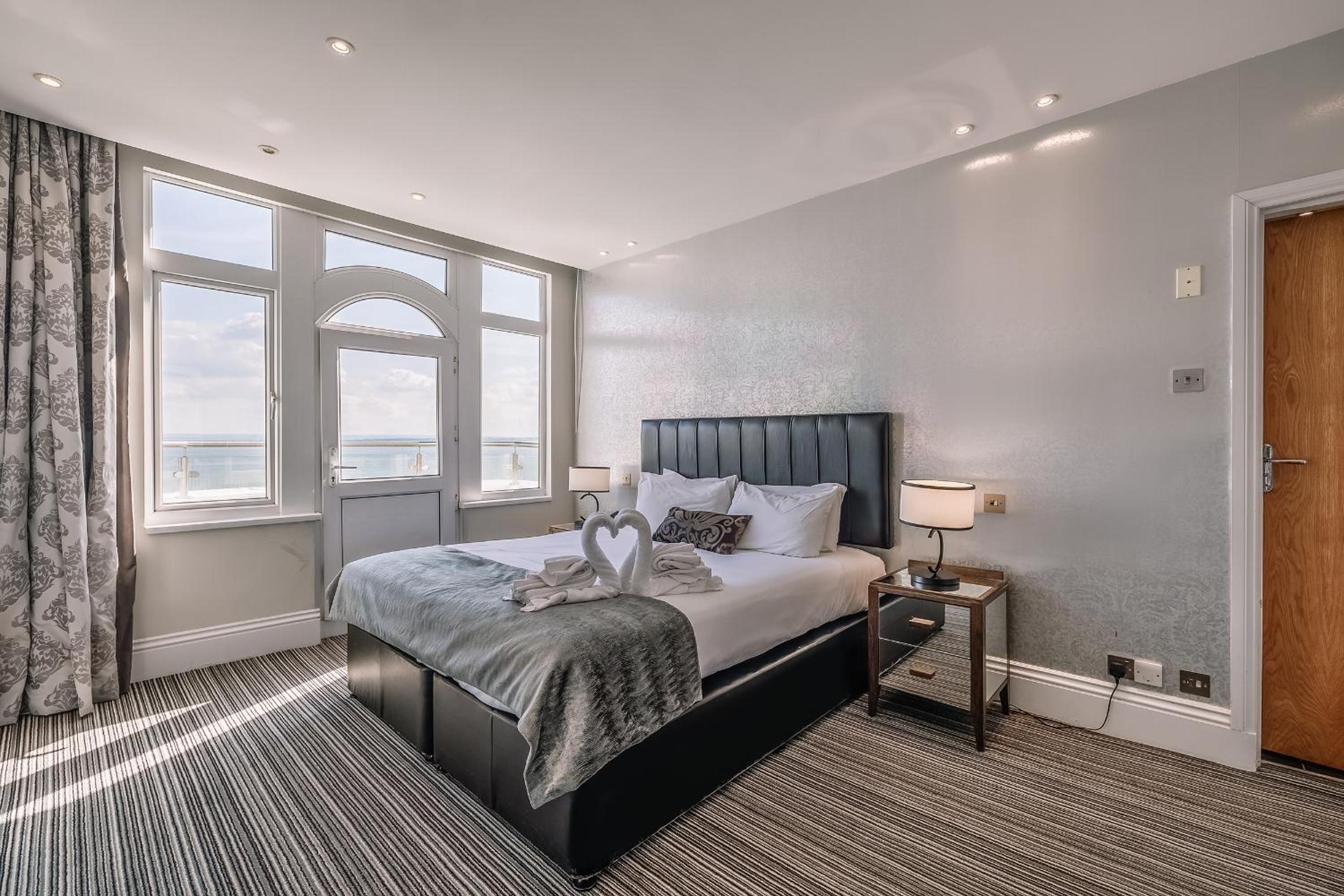 Suite - Photo 1