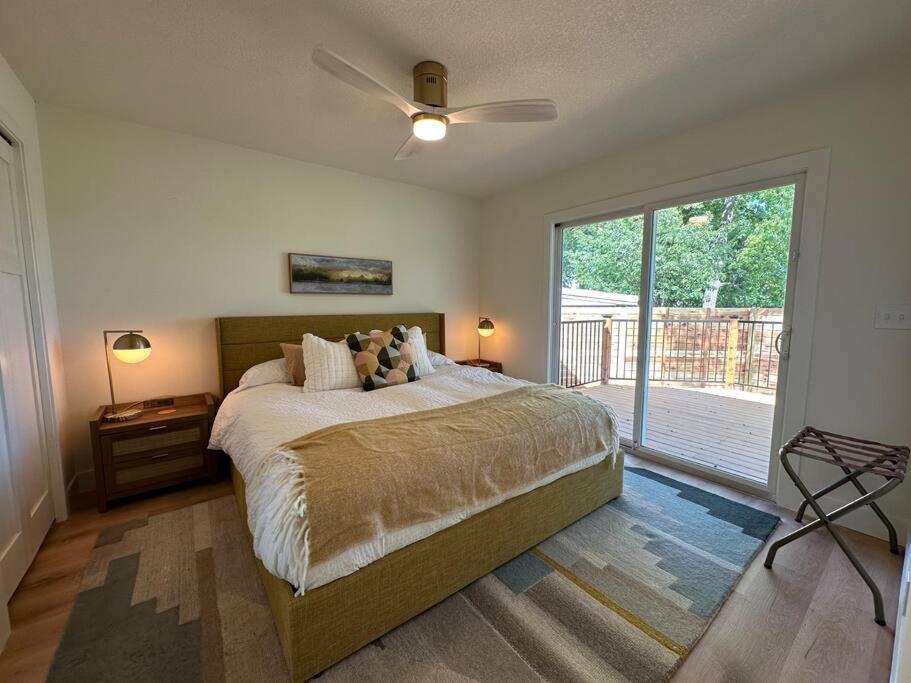 Three-Bedroom House photo 2