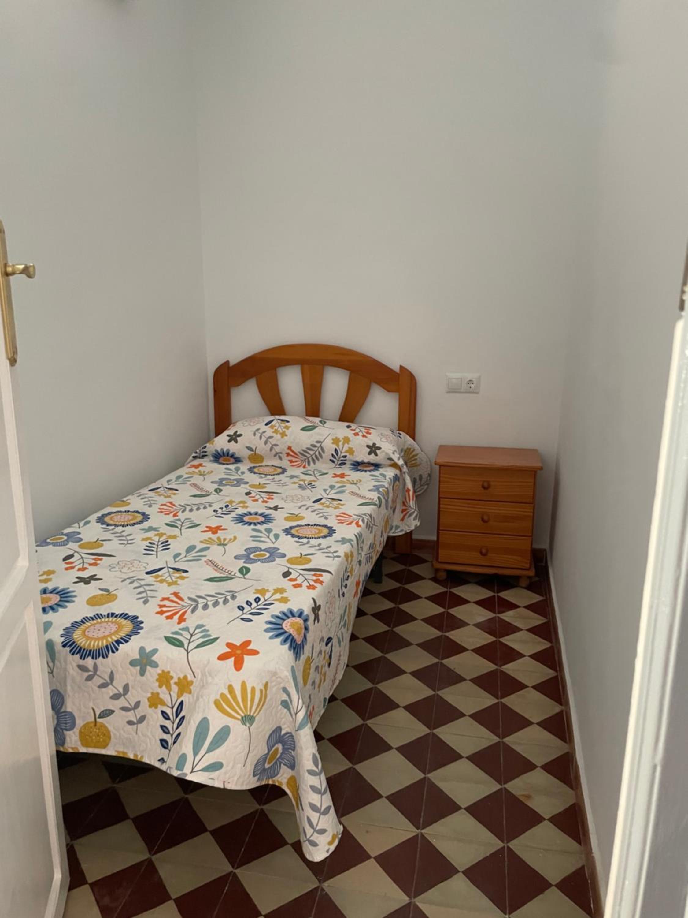 Five-Bedroom House photo 2