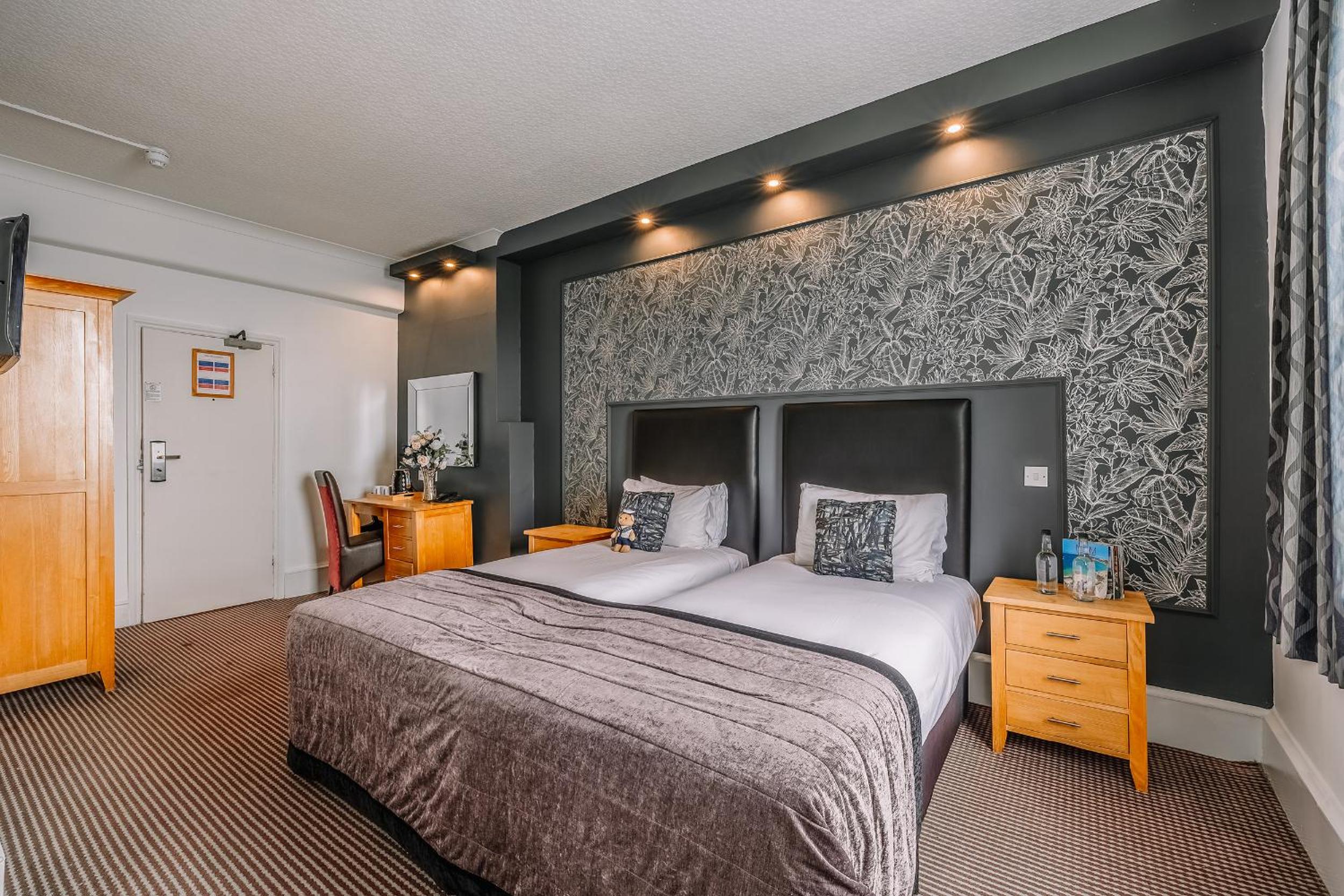 Superior Twin Room - Photo 1