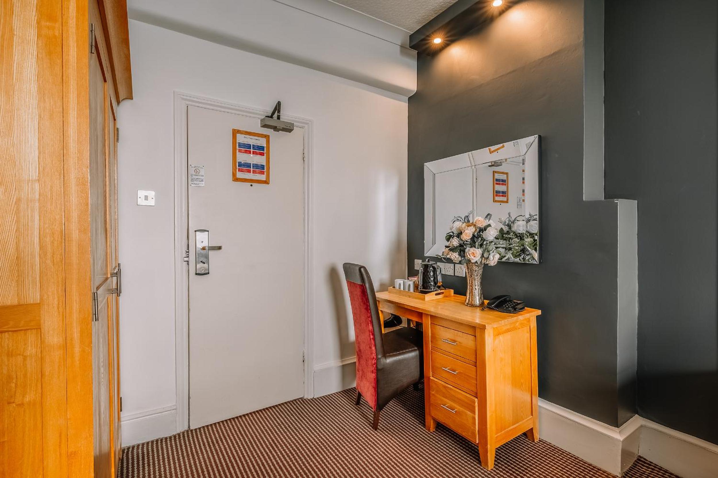 Superior Twin Room - Photo 3